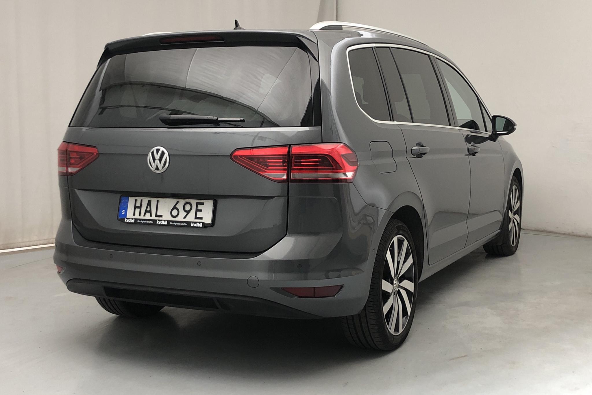 VW Touran 1.6 TDI (115hk) - 4 830 mil - Automat - Dark Grey - 2019