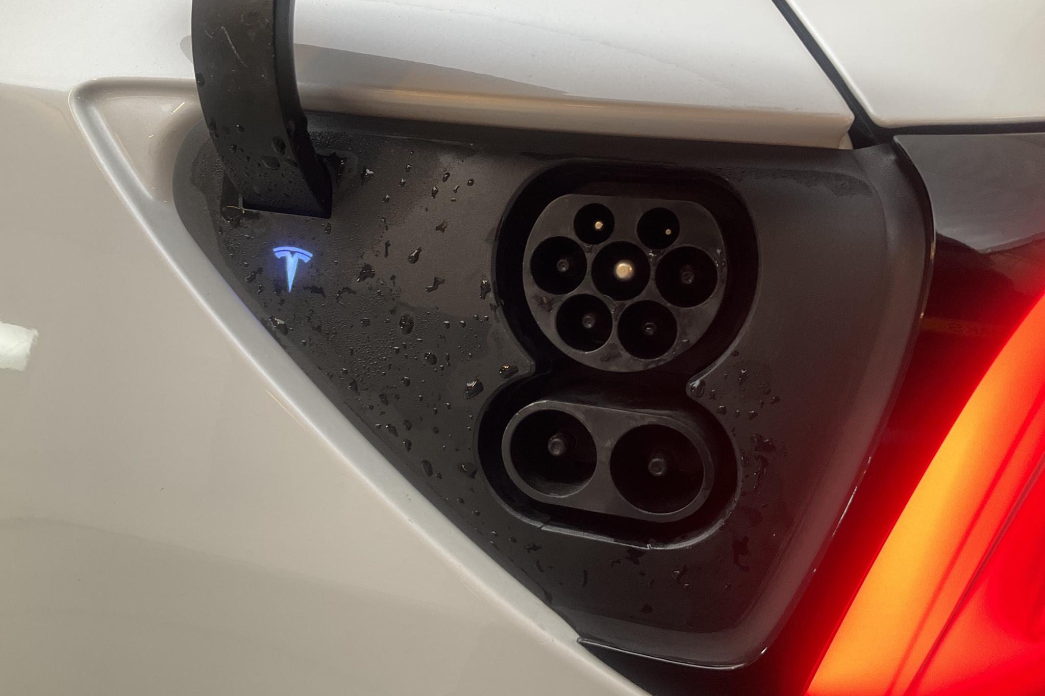Tesla Model 3 Long Range Dual Motor AWD - 2 339 mil - Automat - vit - 2021