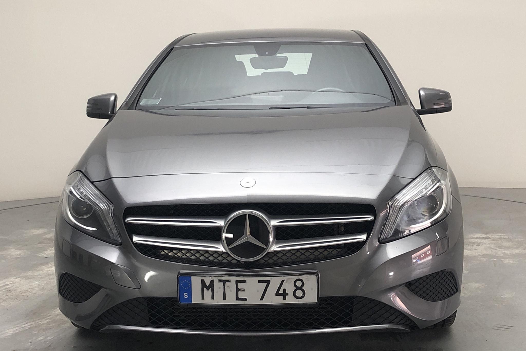 Mercedes A 180 5dr W176 (122hk) - 8 032 mil - Manuell - Dark Grey - 2015