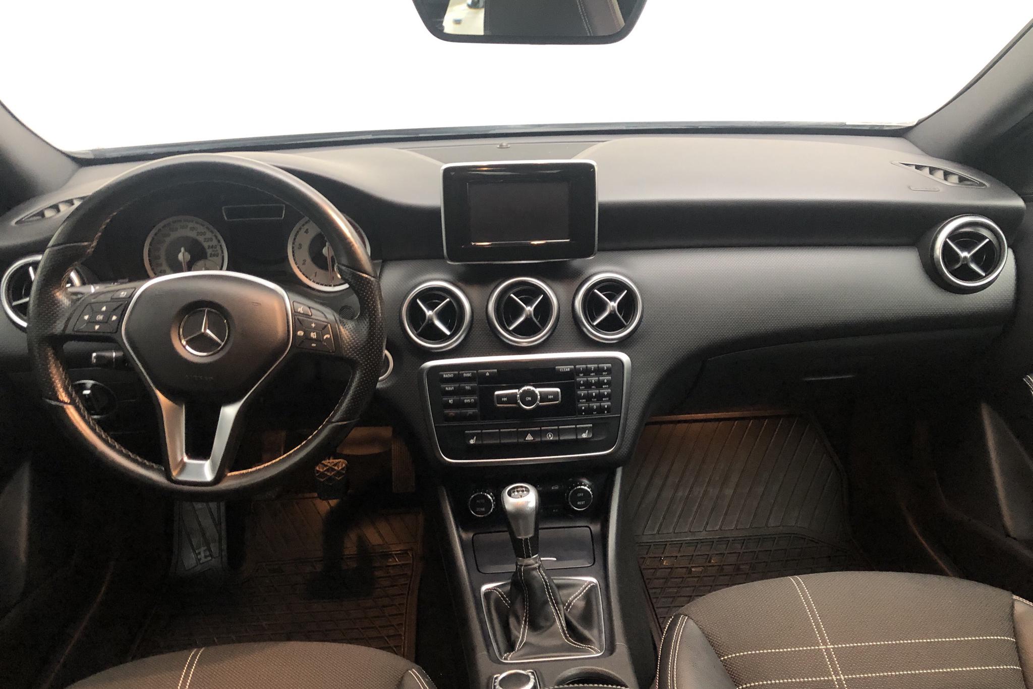Mercedes A 180 5dr W176 (122hk) - 8 032 mil - Manuell - Dark Grey - 2015
