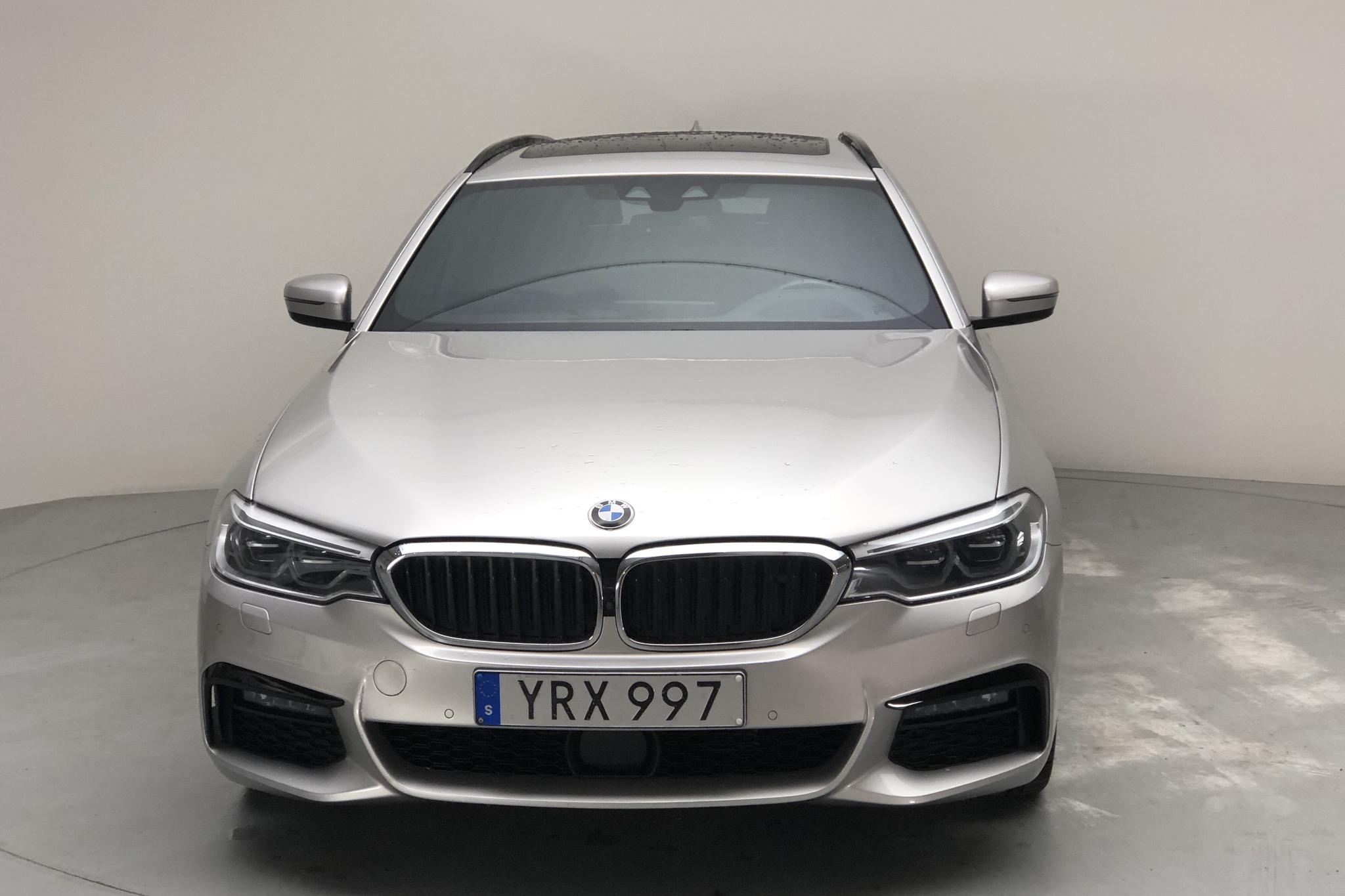 BMW 540d xDrive Touring, G31 (320hk) - 12 501 mil - Automat - Light Grey - 2019