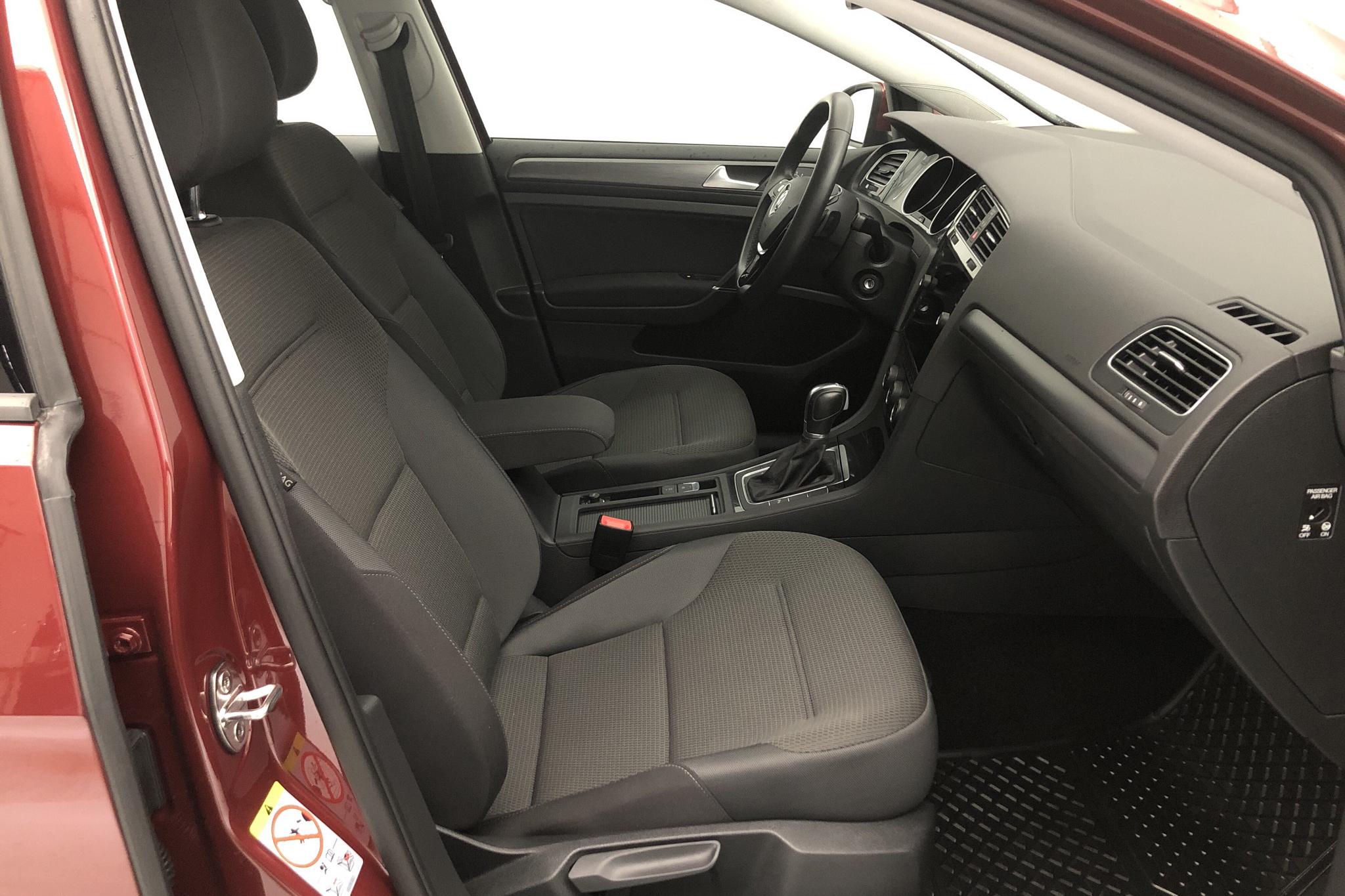 VW Golf VII 1.0 TSI Sportscombi (115hk) - 5 939 mil - Automat - Dark Red - 2019