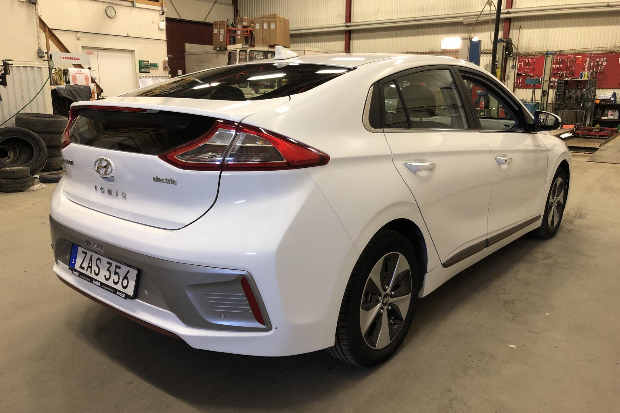 Hyundai IONIQ Electric 28kWh (120hk) - 83 090 km - Automatic - white - 2017