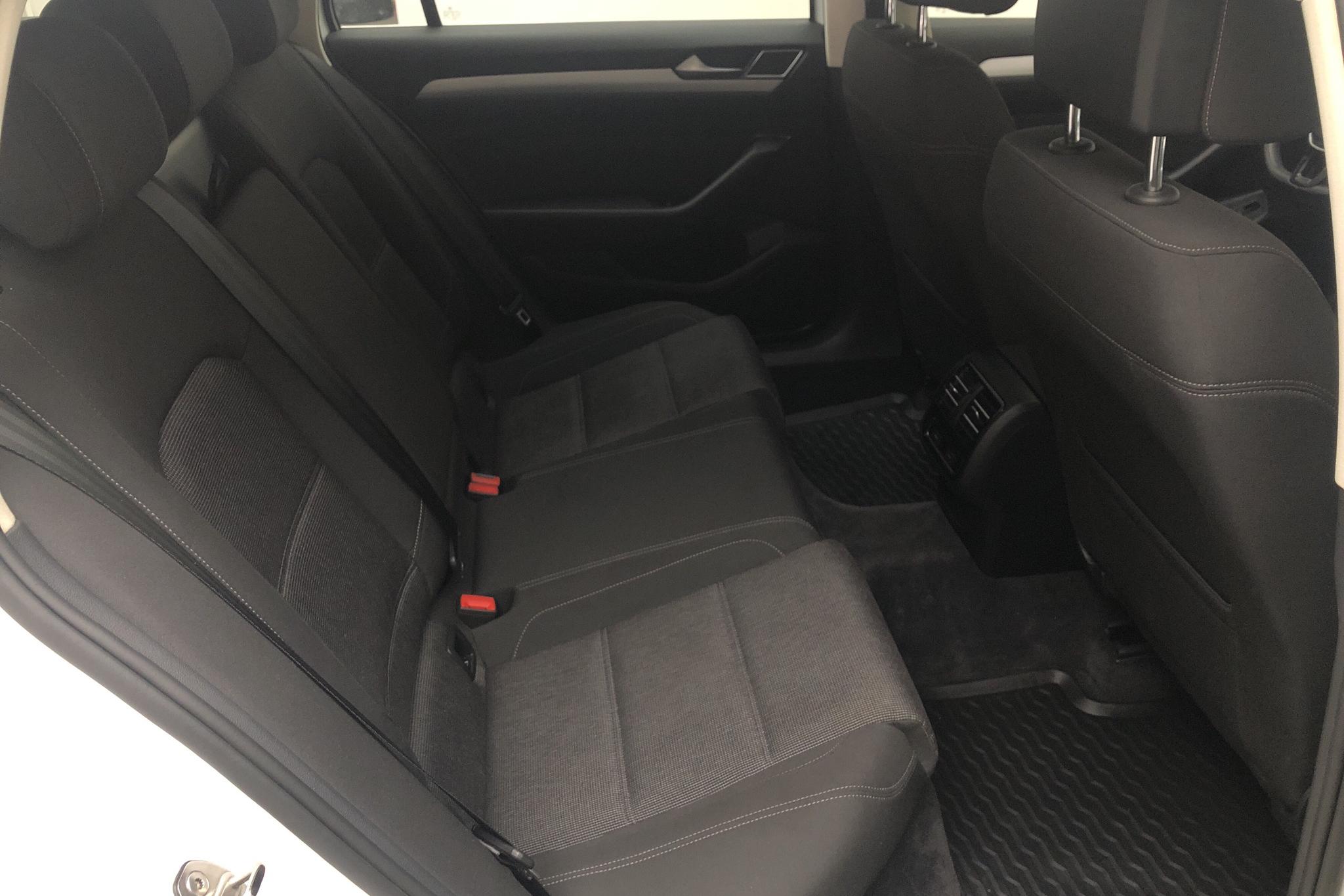 VW Passat 2.0 TDI Sportscombi (150hk) - 83 630 km - Automatic - white - 2016