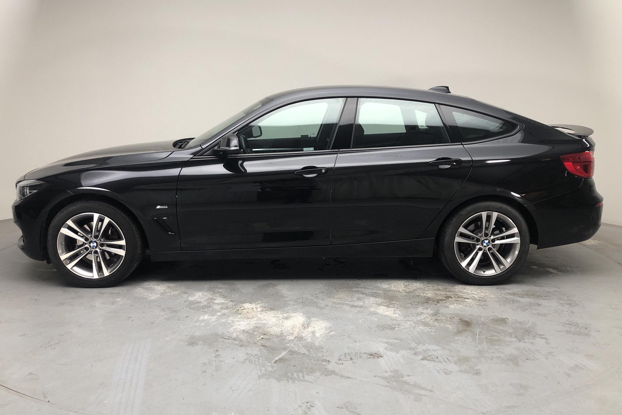 BMW 320d GT xDrive, F34 (190hk) - 9 738 mil - Manuell - svart - 2018