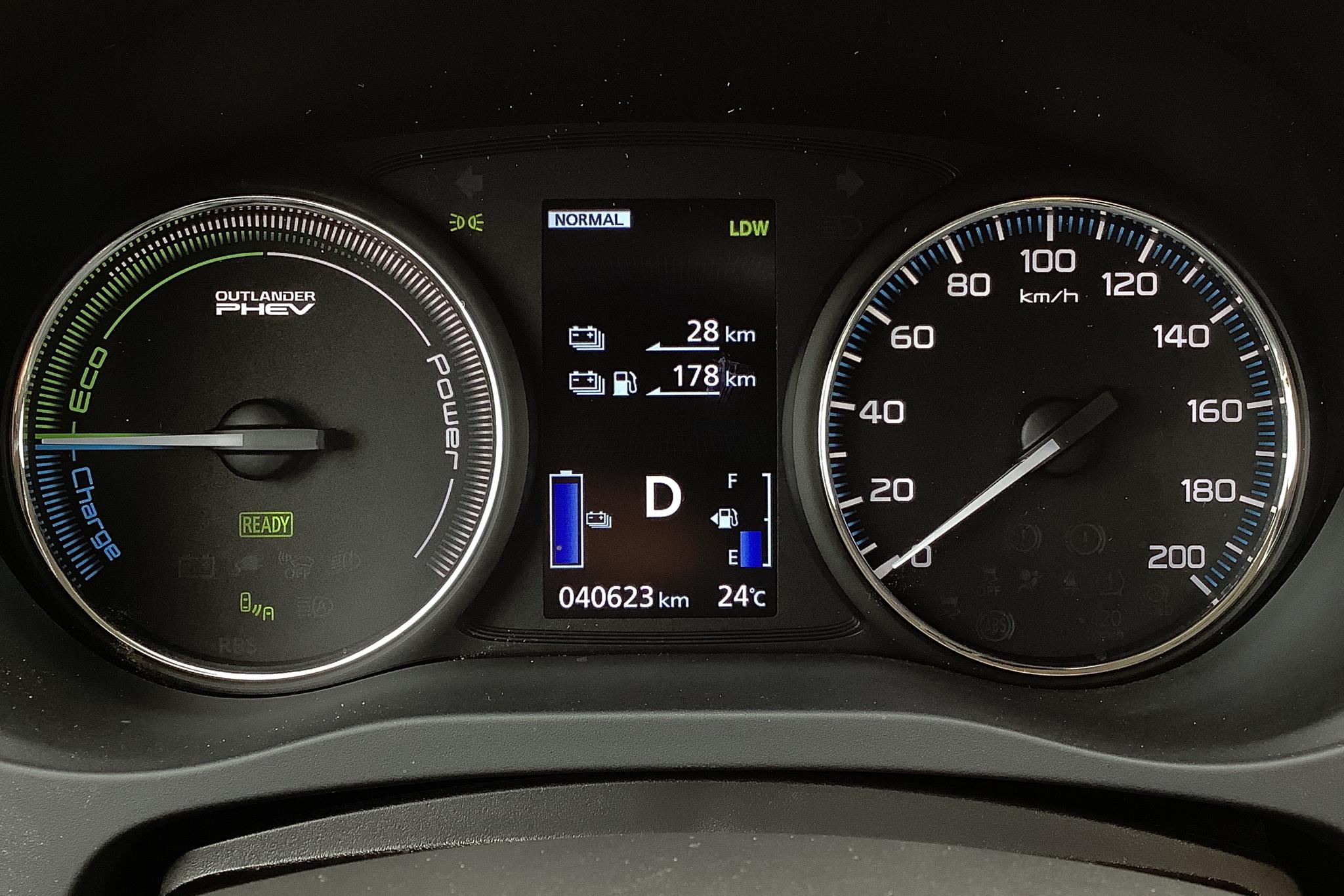 Mitsubishi Outlander 2.0 Plug-in Hybrid 4WD (121hk) - 4 063 mil - Automat - röd - 2018