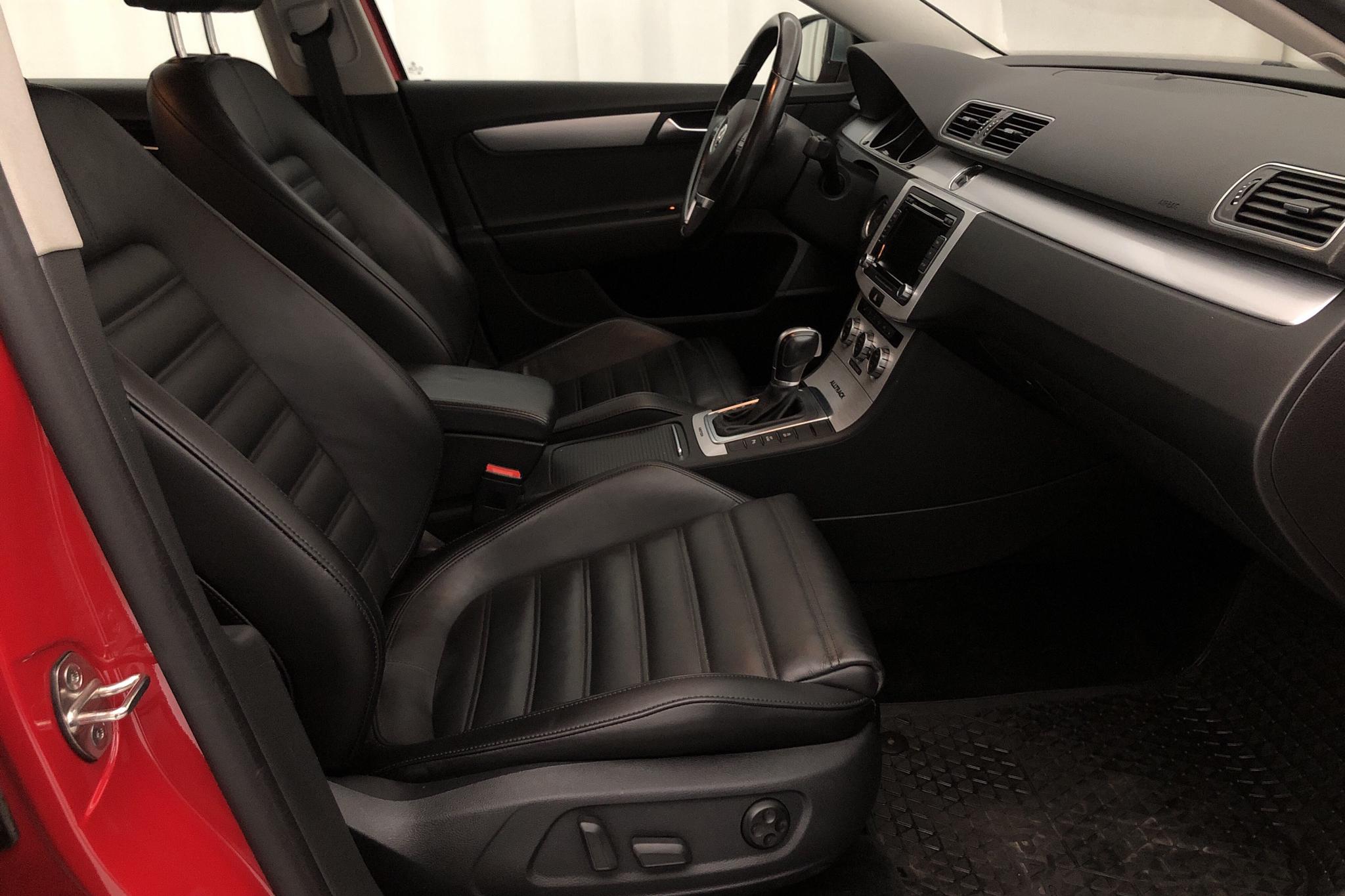 VW Passat Alltrack 2.0 TDI BlueMotion Technology 4Motion (177hk) - 137 000 km - Automatic - red - 2015