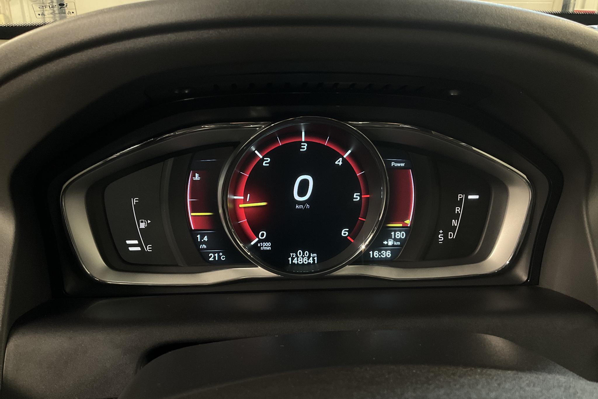 Volvo XC60 D4 FWD (181hk) - 14 864 mil - Automat - svart - 2015