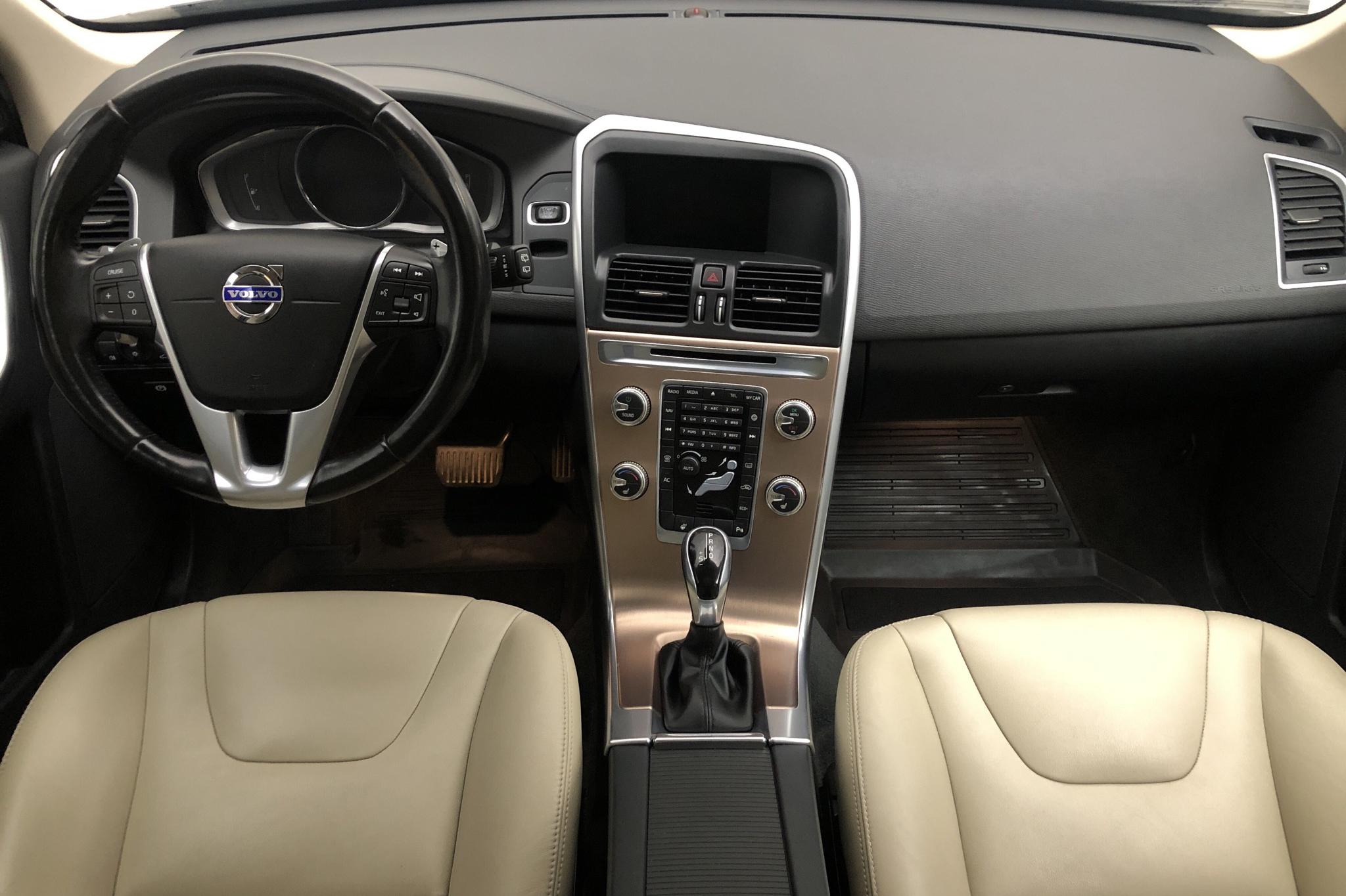 Volvo XC60 D4 FWD (181hk) - 14 864 mil - Automat - svart - 2015