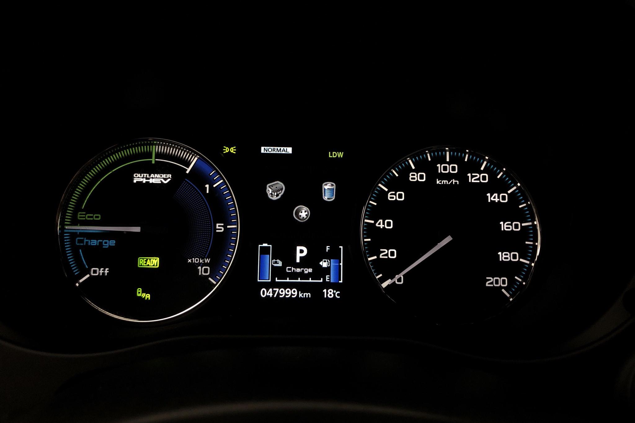 Mitsubishi Outlander 2.4 Plug-in Hybrid 4WD (136hk) - 48 000 km - Automatic - black - 2019