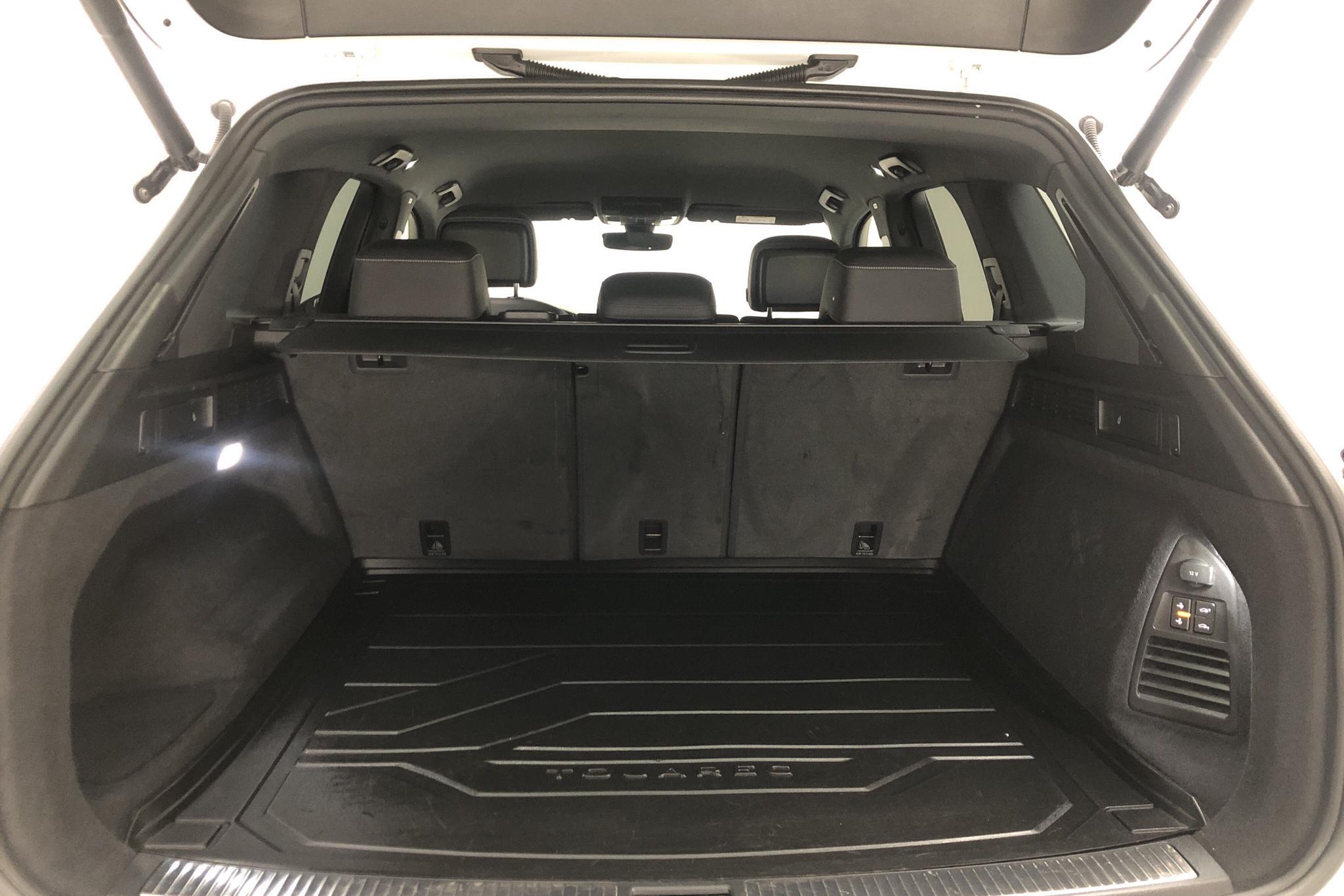 VW Touareg V6 TDI 4Motion (286hk) - 44 140 km - Automatic - white - 2018