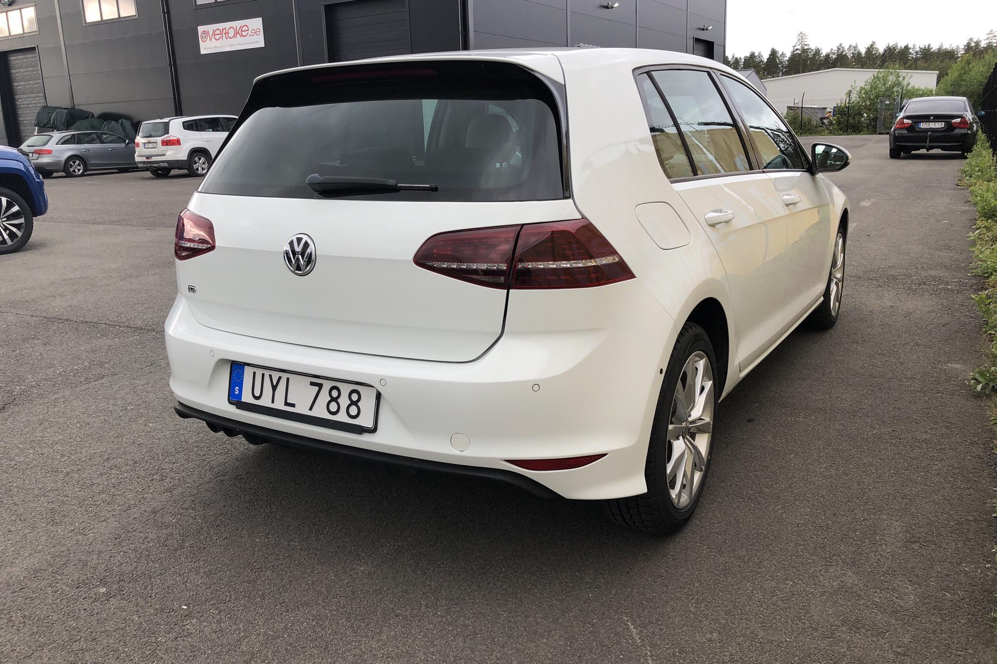VW Golf VII 1.2 TSI 5dr (105hk) - 5 652 mil - Automat - vit - 2015