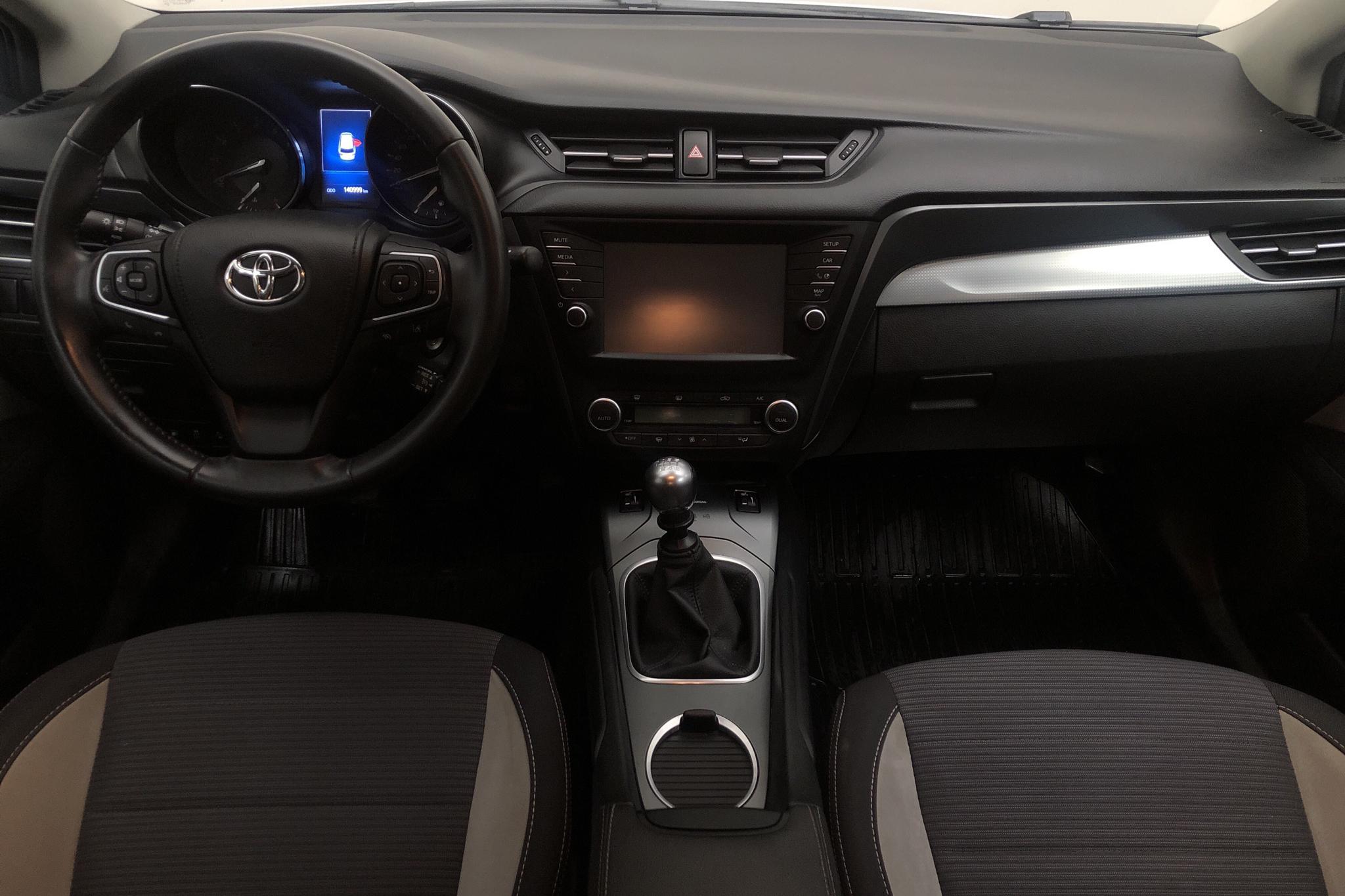 Toyota Avensis 1.8 Touring Sports (147hk) - 14 100 mil - Manuell - vit - 2017