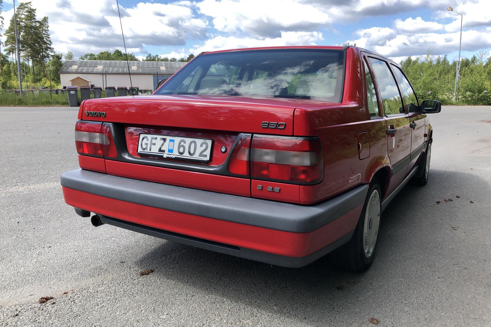 Volvo 850 2.5 (144hk) - 7 150 mil - Manuell - röd - 1997
