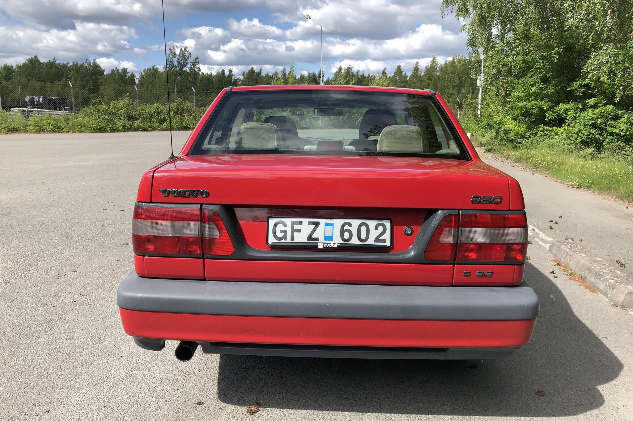 Volvo 850 2.5 (144hk) - 7 150 mil - Manuell - röd - 1997