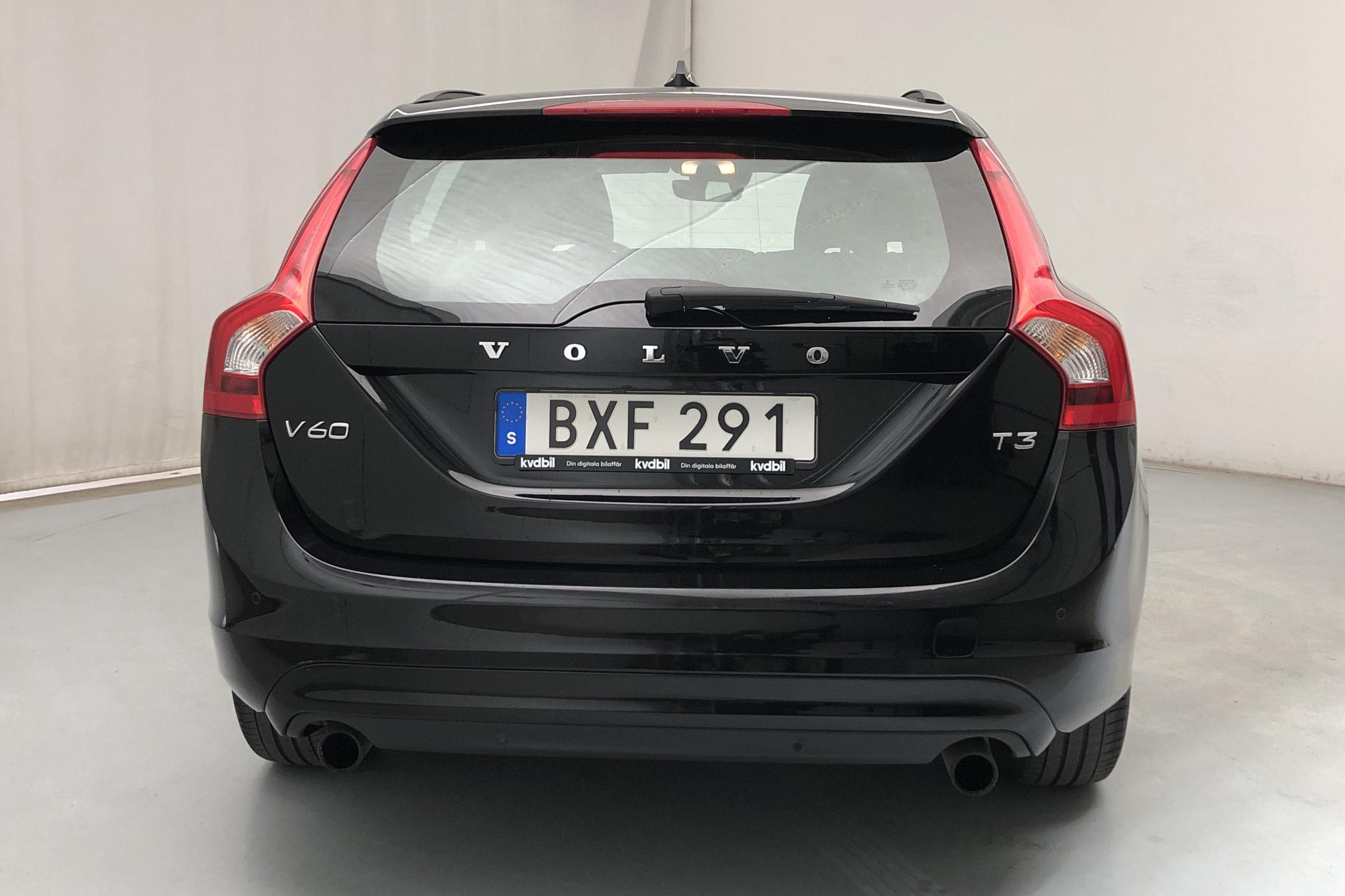 Volvo V60 T3 (152hk) - 3 209 mil - Manuell - svart - 2017