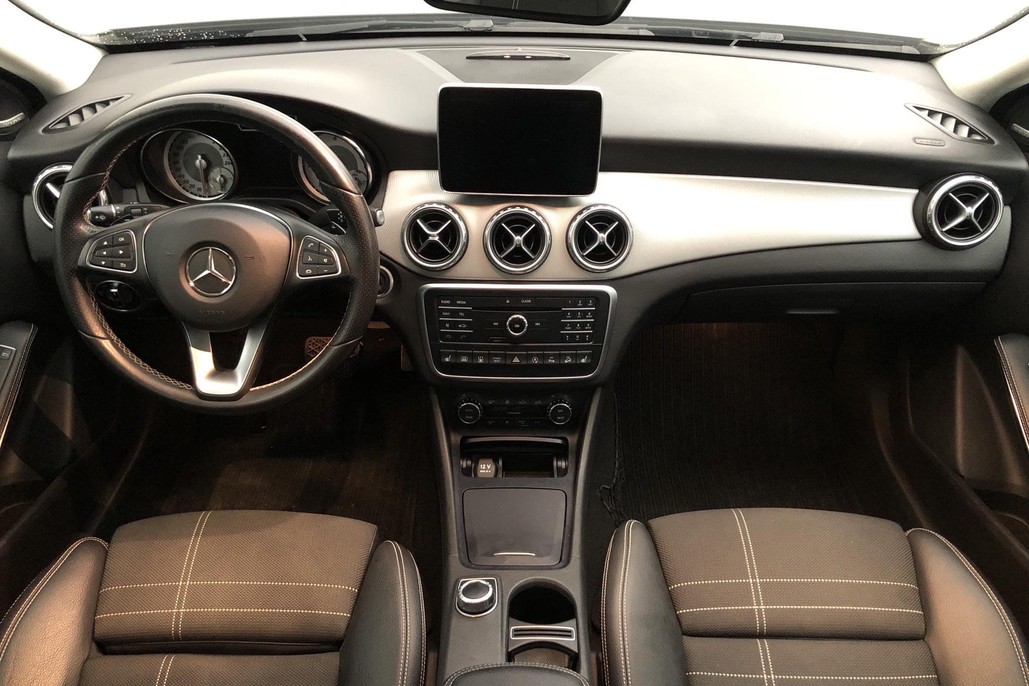 Mercedes GLA 220 d 4MATIC X156 (177hk) - 10 136 mil - Automat - svart - 2016