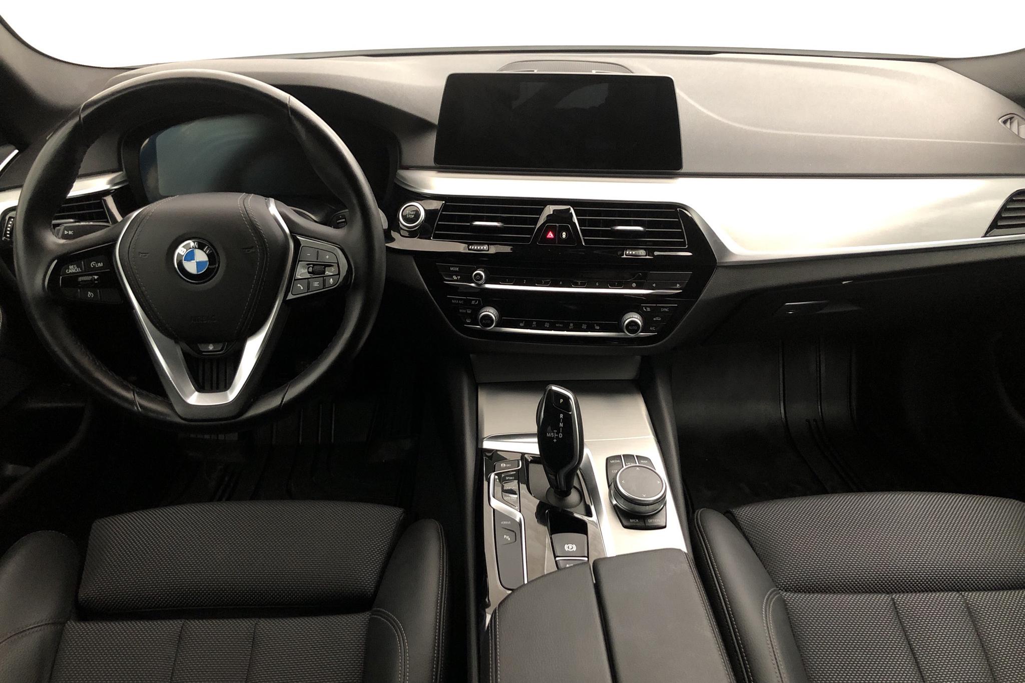 BMW 530e iPerformance Sedan, G30 12kWh (252hk) - 5 307 mil - Automat - vit - 2020