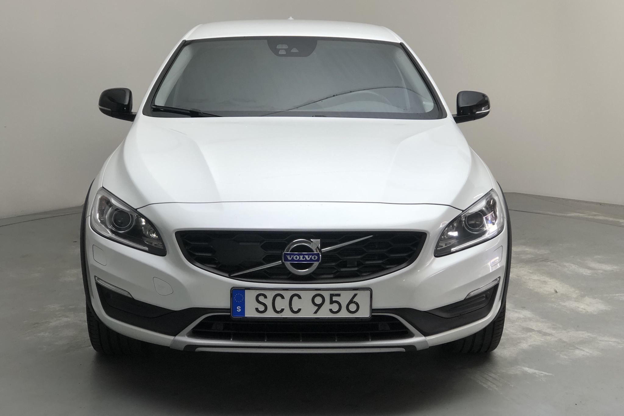 Volvo S60 D4 Cross Country (190hk) - 105 140 km - Automatic - white - 2017