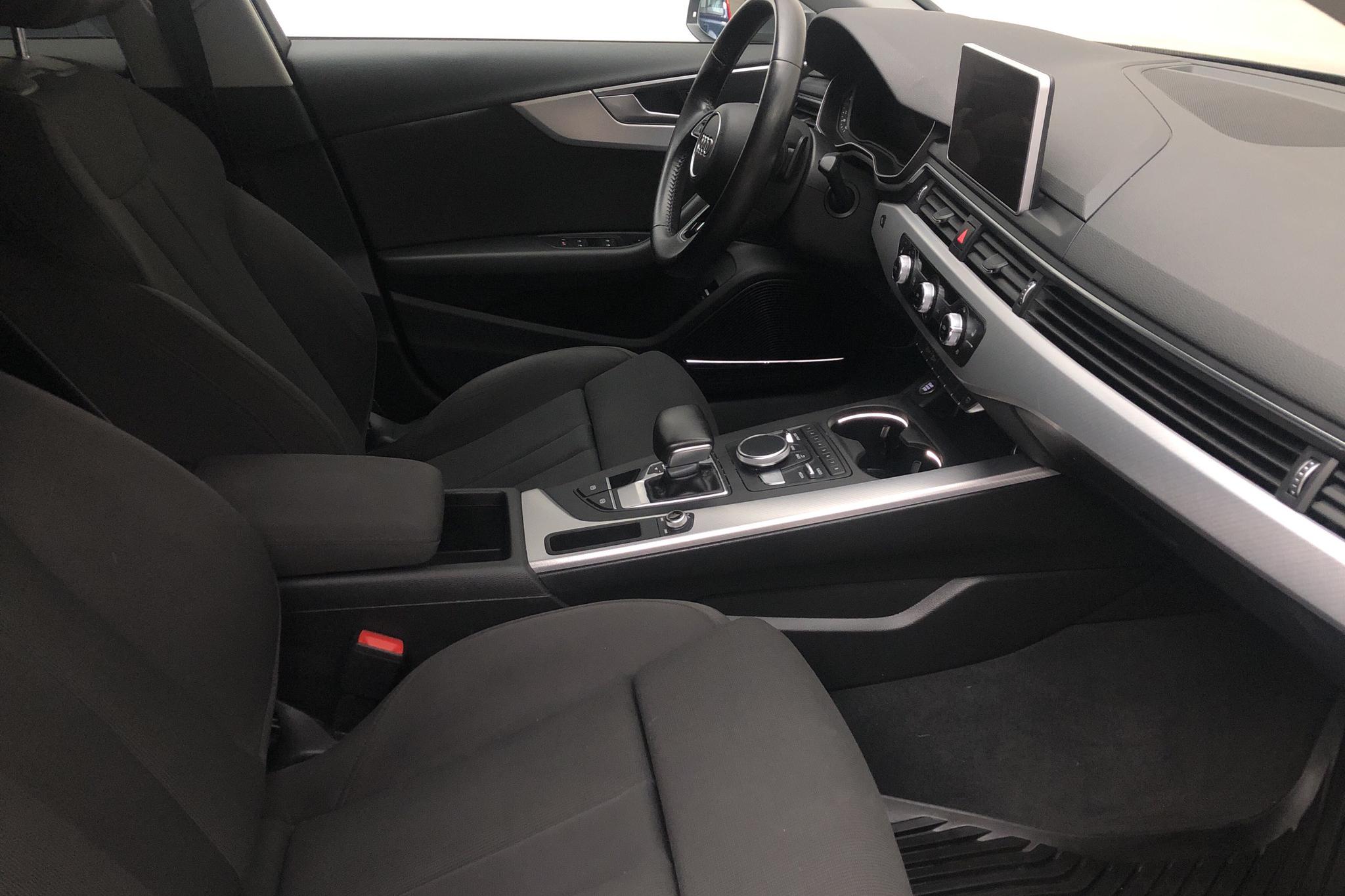 Audi A4 2.0 TDI (150hk) - 9 731 mil - Automat - grå - 2017