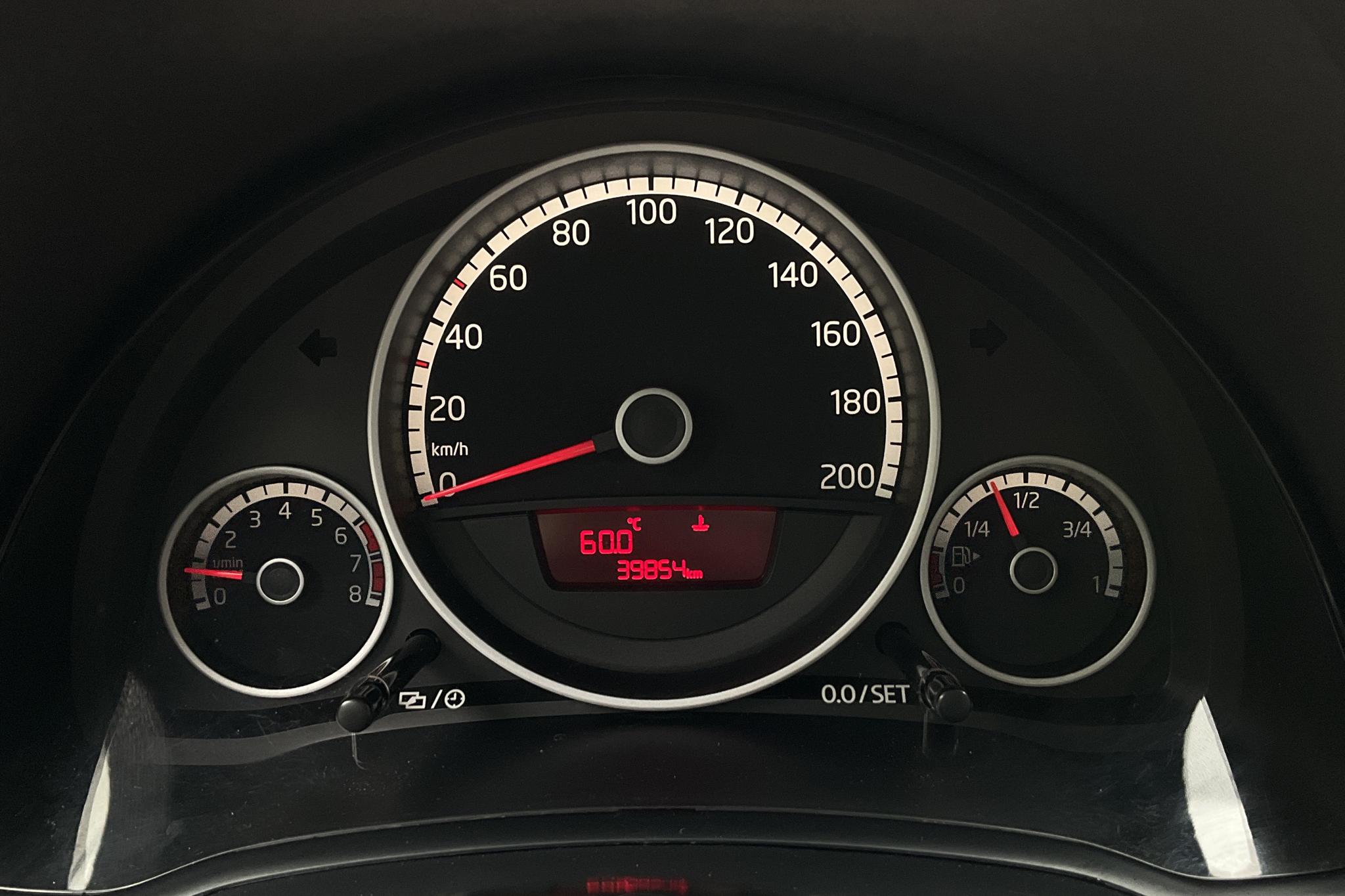 VW up! 1.0 TFSI Cross (75hk) - 39 860 km - Manual - white - 2016
