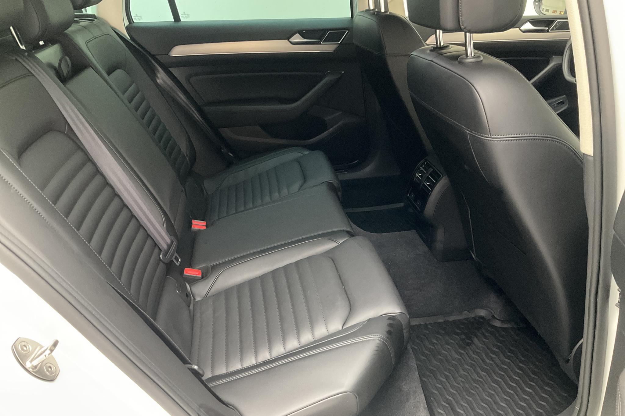 VW Passat 2.0 TDI Sportscombi 4MOTION (190hk) - 16 206 mil - Automat - vit - 2018