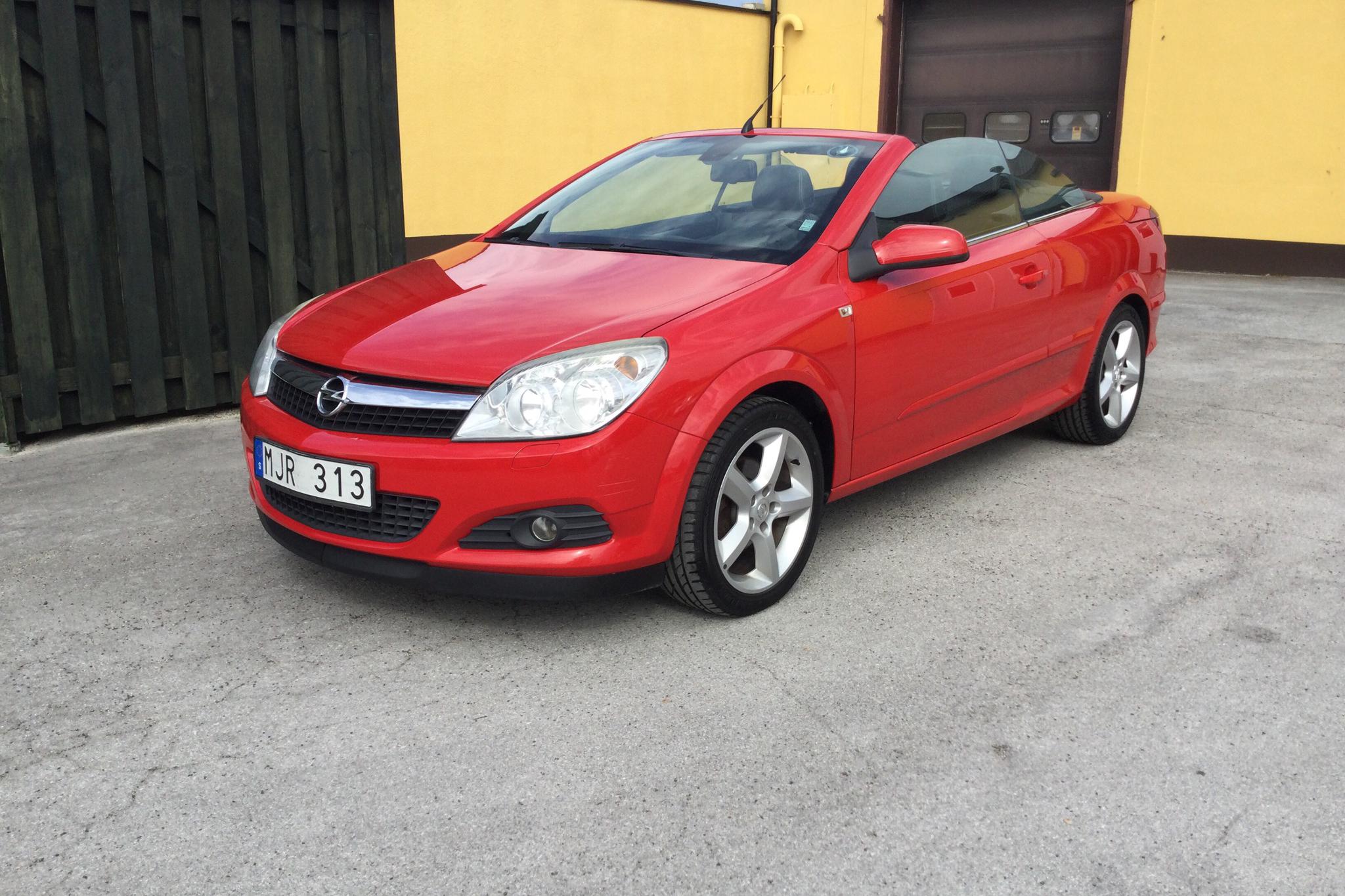 Opel Astra 1.8 TwinTop (140hk) - 155 450 km - Automatic - red - 2007