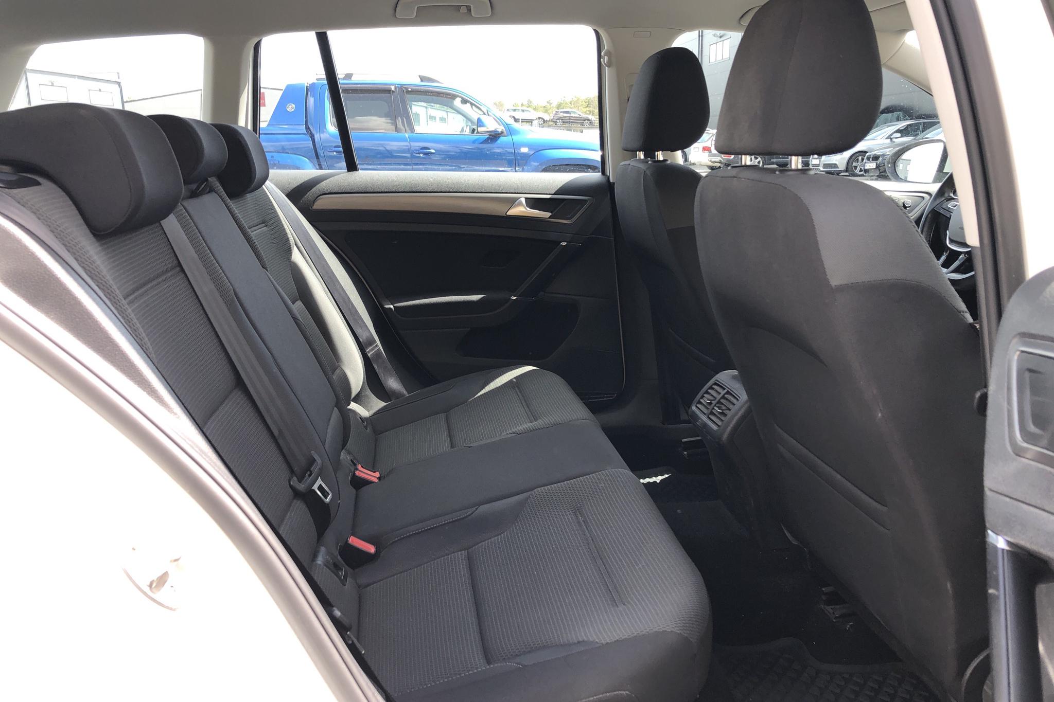 VW Golf VII 1.6 TDI BlueMotion Technology Sportscombi (105hk) - 15 179 mil - Manuell - vit - 2014