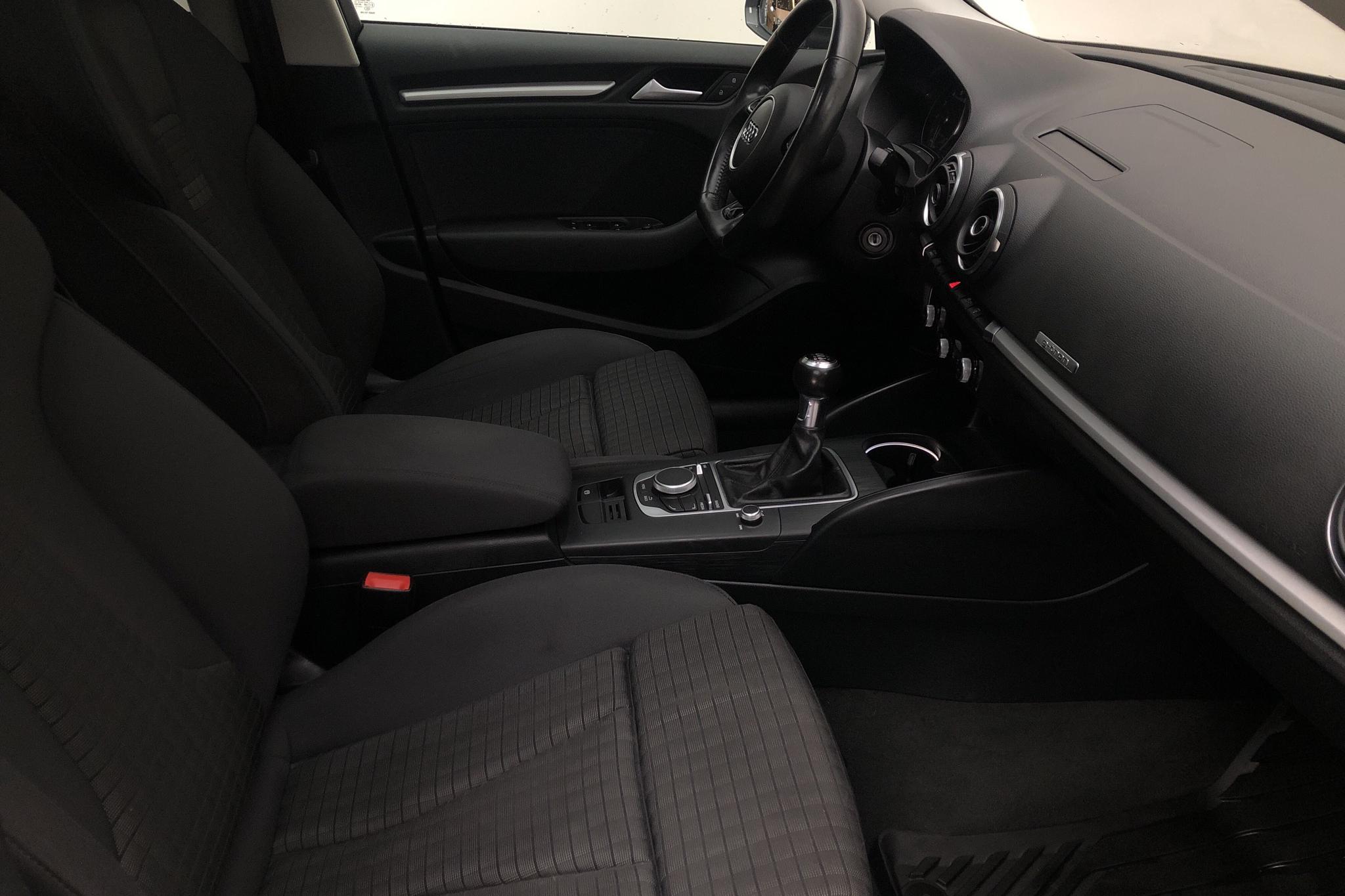 Audi A3 1.4 TFSI g-tron Sportback (110hk) - 10 206 mil - Manuell - svart - 2016