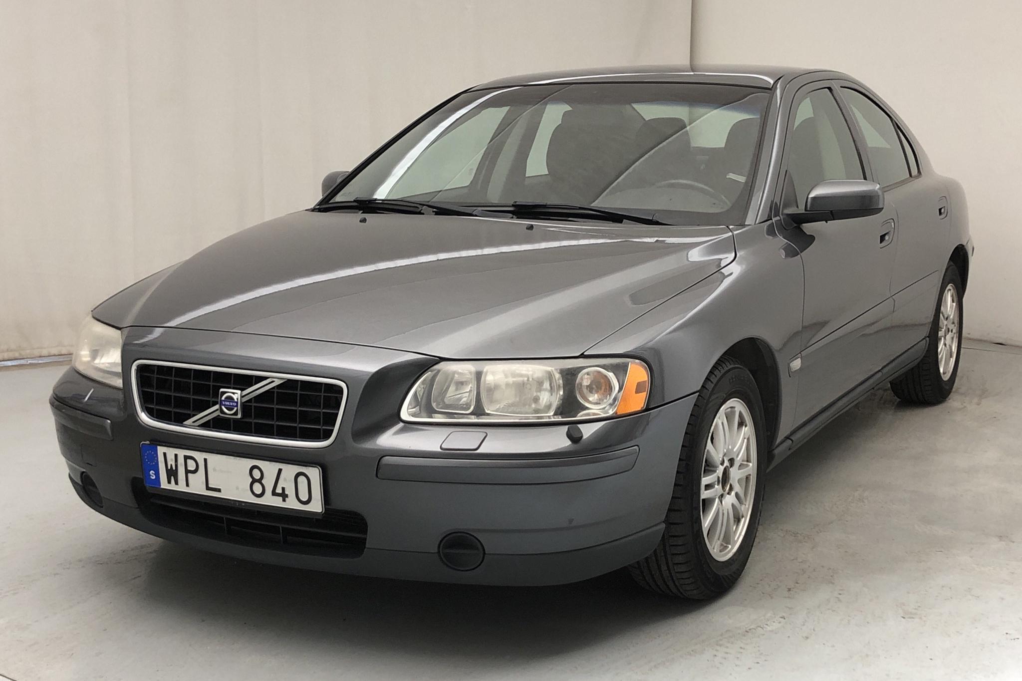 Volvo S60 2.4 (140hk) - 18 360 mil - Manuell - grå - 2005