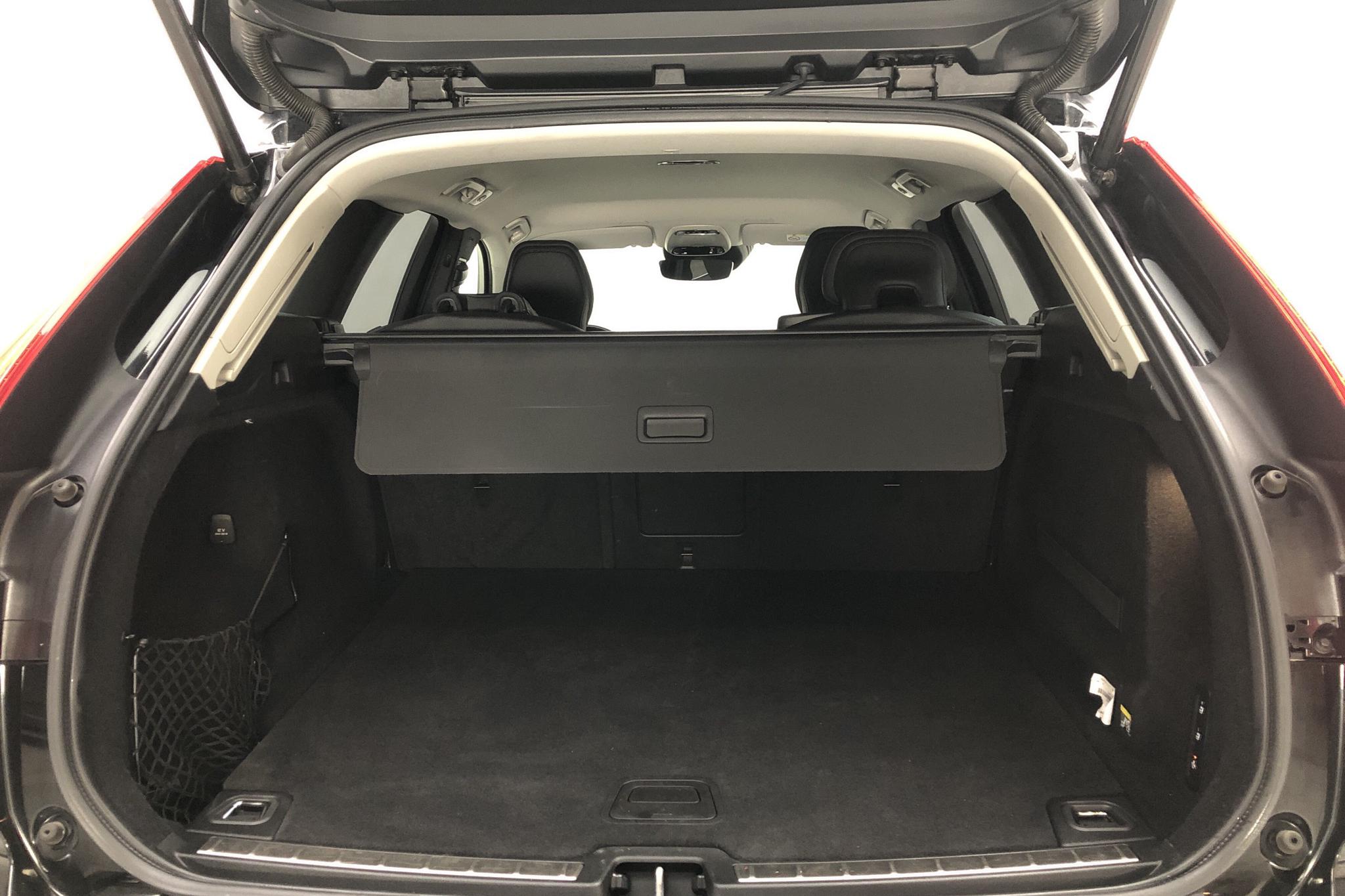 Volvo XC60 T5 AWD (250hk) - 7 371 mil - Automat - svart - 2019