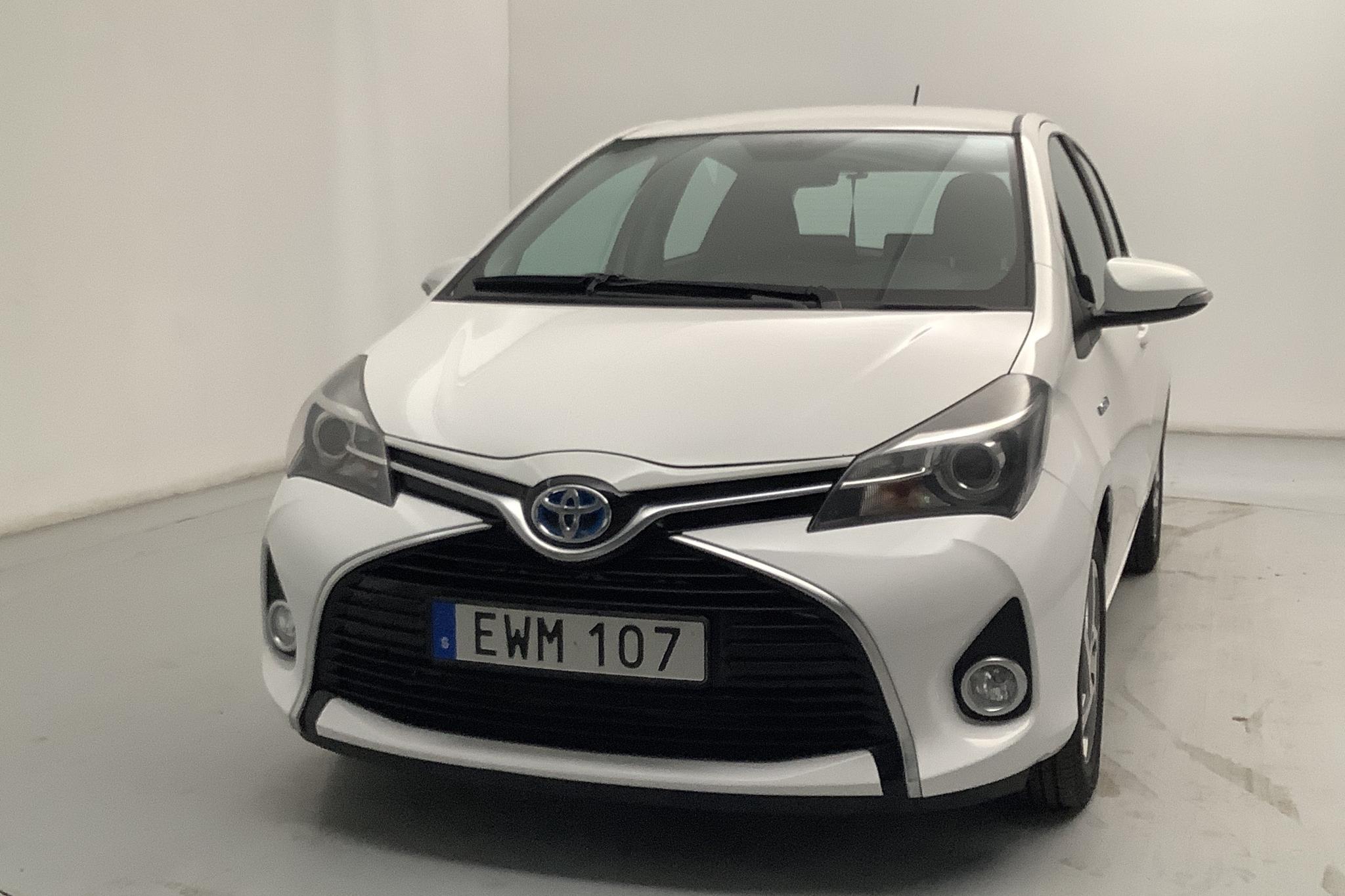 Toyota Yaris 1.5 HSD 5dr (75hk) - 72 590 km - Automatic - white - 2015