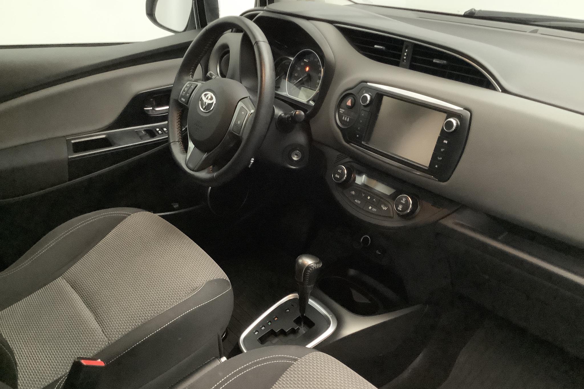 Toyota Yaris 1.5 HSD 5dr (75hk) - 7 259 mil - Automat - vit - 2015
