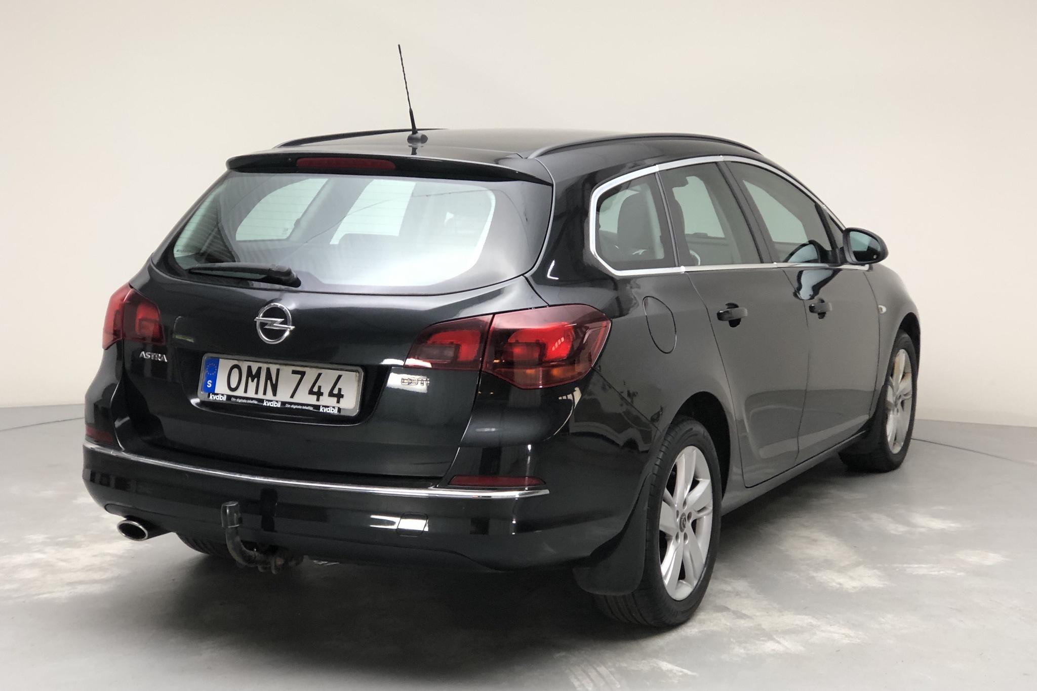 Opel Astra 2.0 CDTI ECOTEC Sports Tourer (165hk) - 14 987 mil - Automat - svart - 2014
