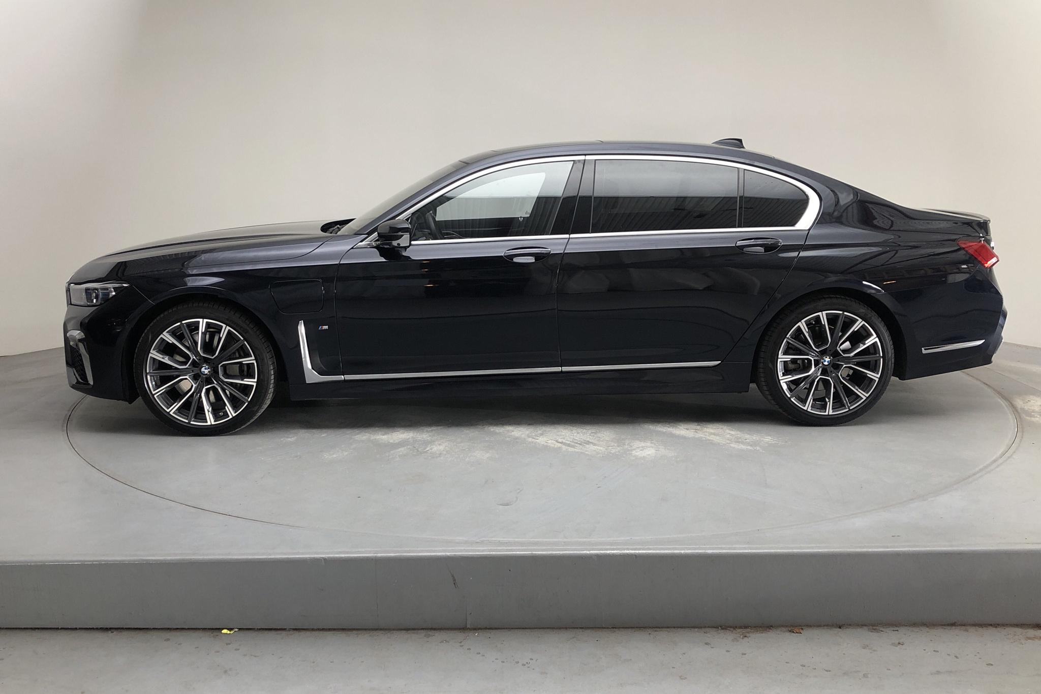 BMW 745Le iPerformance xDrive Sedan LCI 12,0 kWh, G12 (394hk) - 2 477 mil - Automat - svart - 2021