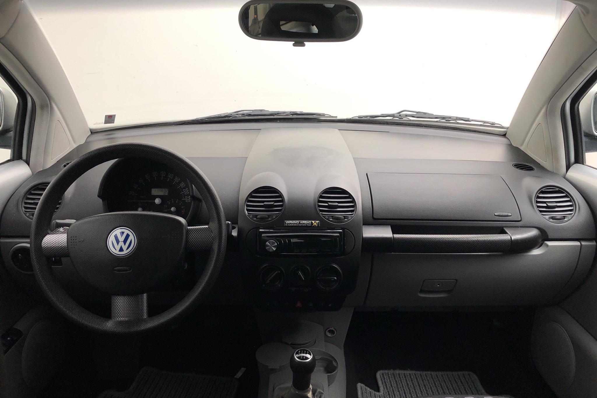 VW Beetle 2.0 (115hk) - 17 988 mil - Manuell - grå - 1999