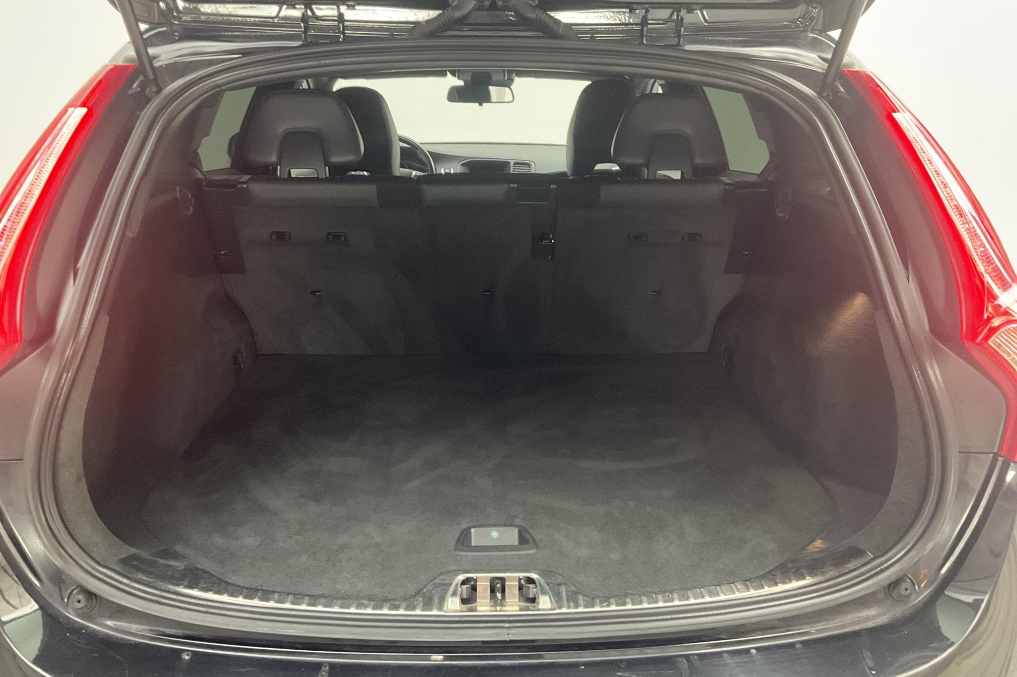Volvo V60 D4 AWD (181hk) - 112 610 km - Automatic - black - 2015