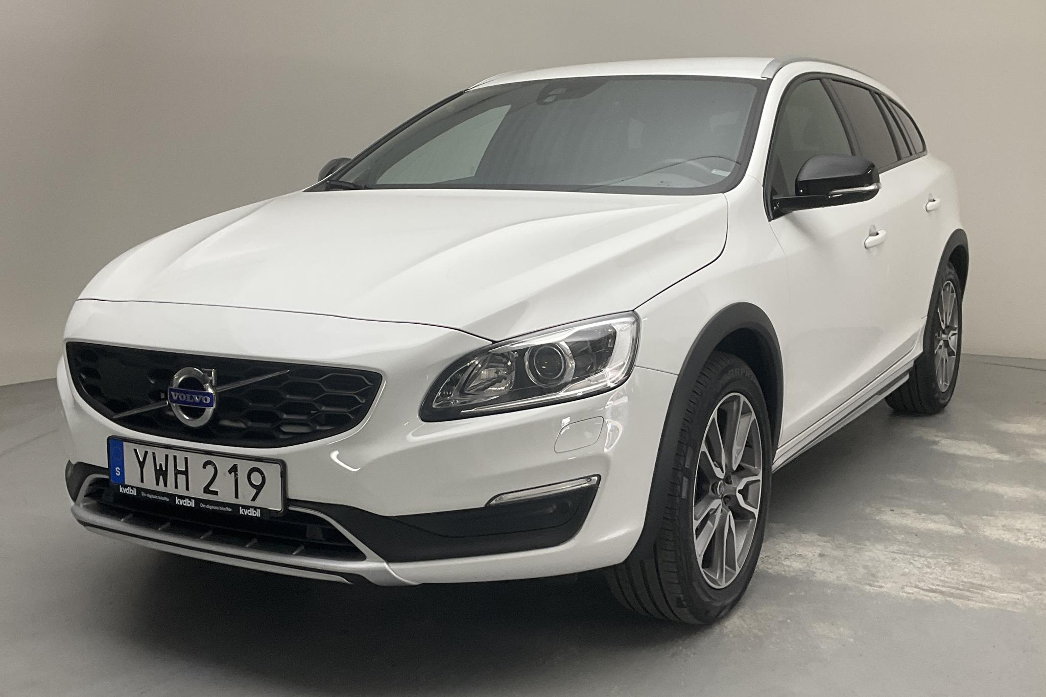 Volvo V60 D4 Cross Country (190hk) - 123 250 km - Automatic - white - 2018