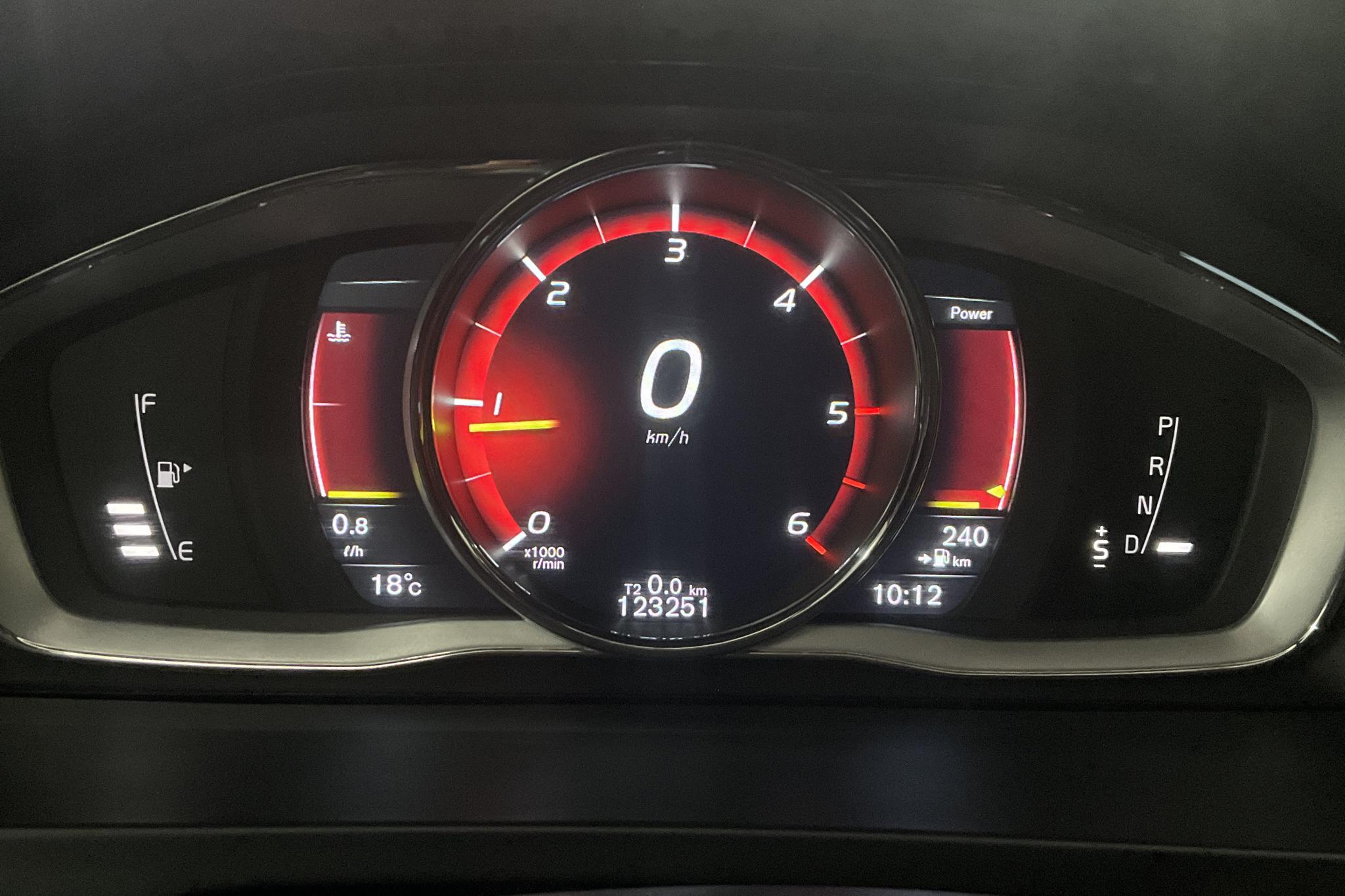 Volvo V60 D4 Cross Country (190hk) - 12 325 mil - Automat - vit - 2018
