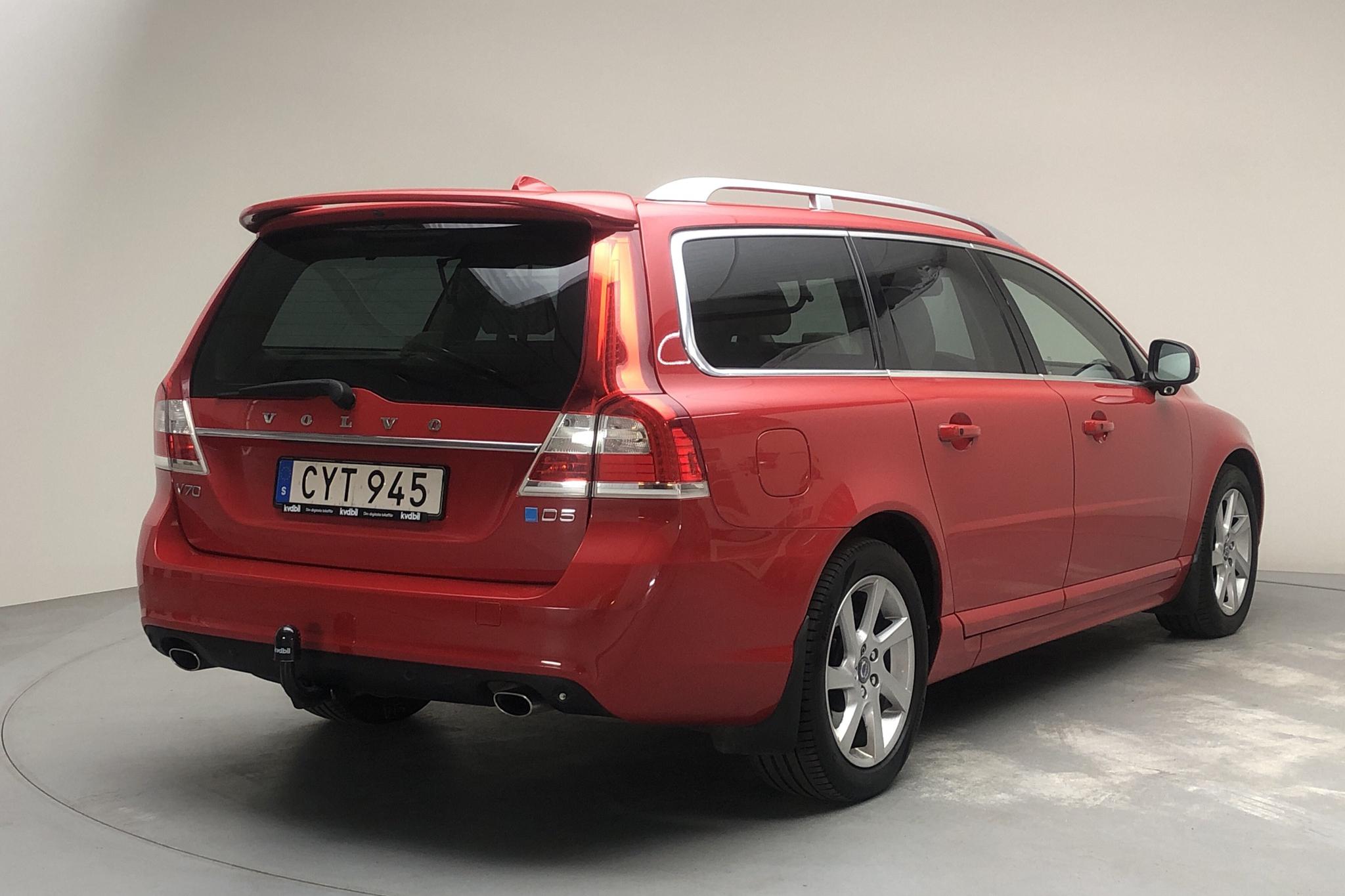 Volvo V70 II D5 (230hk) - 161 330 km - Manual - red - 2015