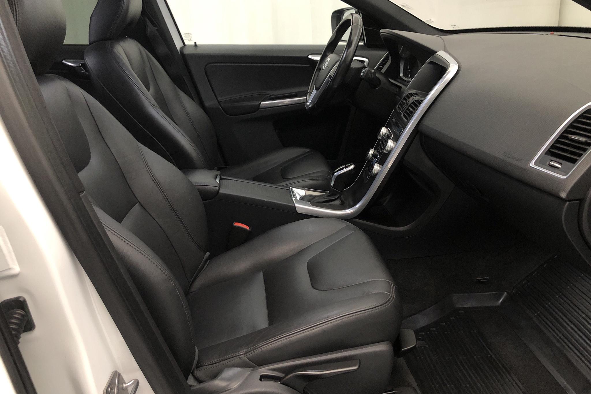 Volvo XC60 D4 AWD (181hk) - 11 468 mil - Automat - vit - 2015