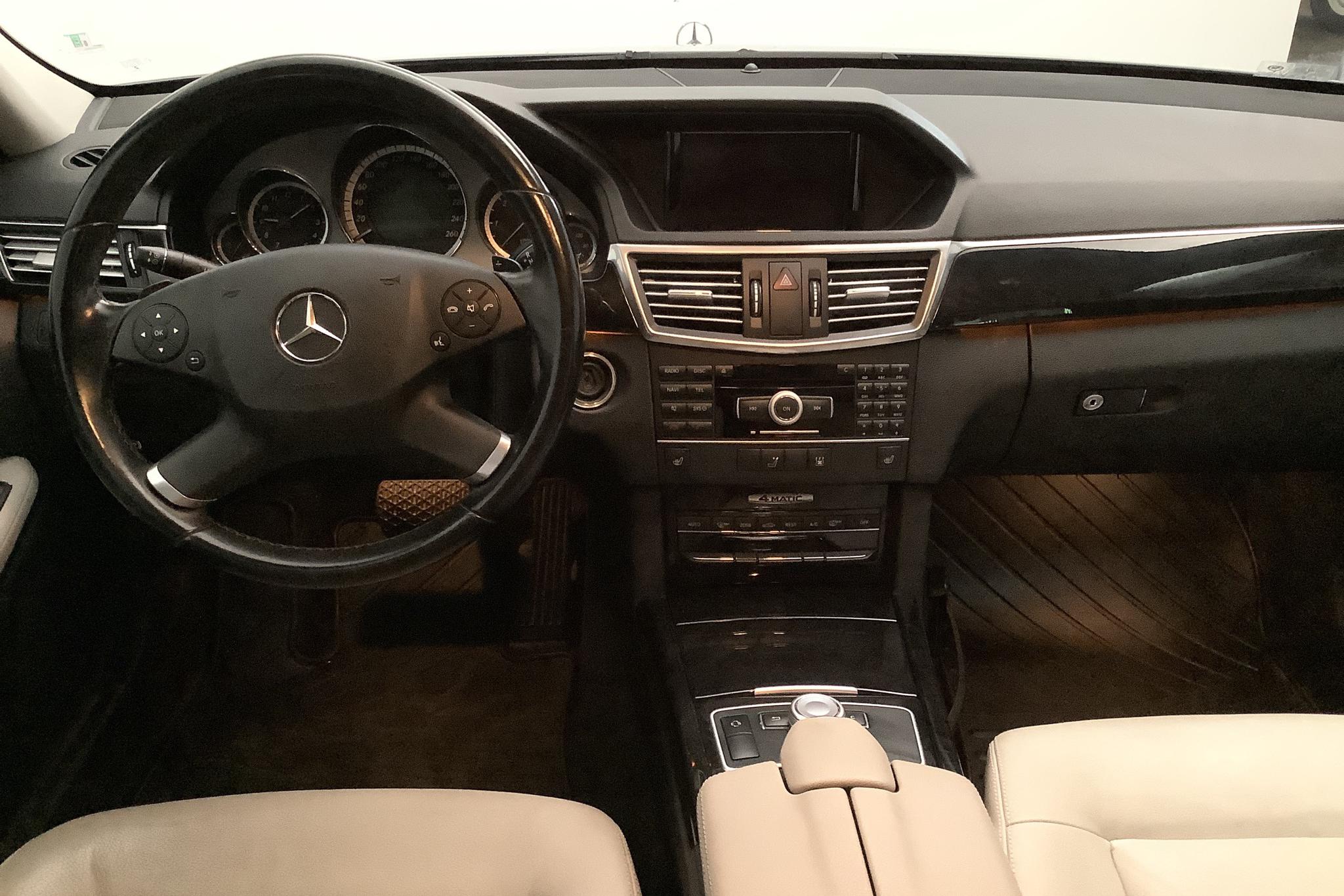 Mercedes E 350 CDI BlueEfficiency 4Matic W212 (231hk) - 215 150 km - Automatic - Dark Grey - 2010