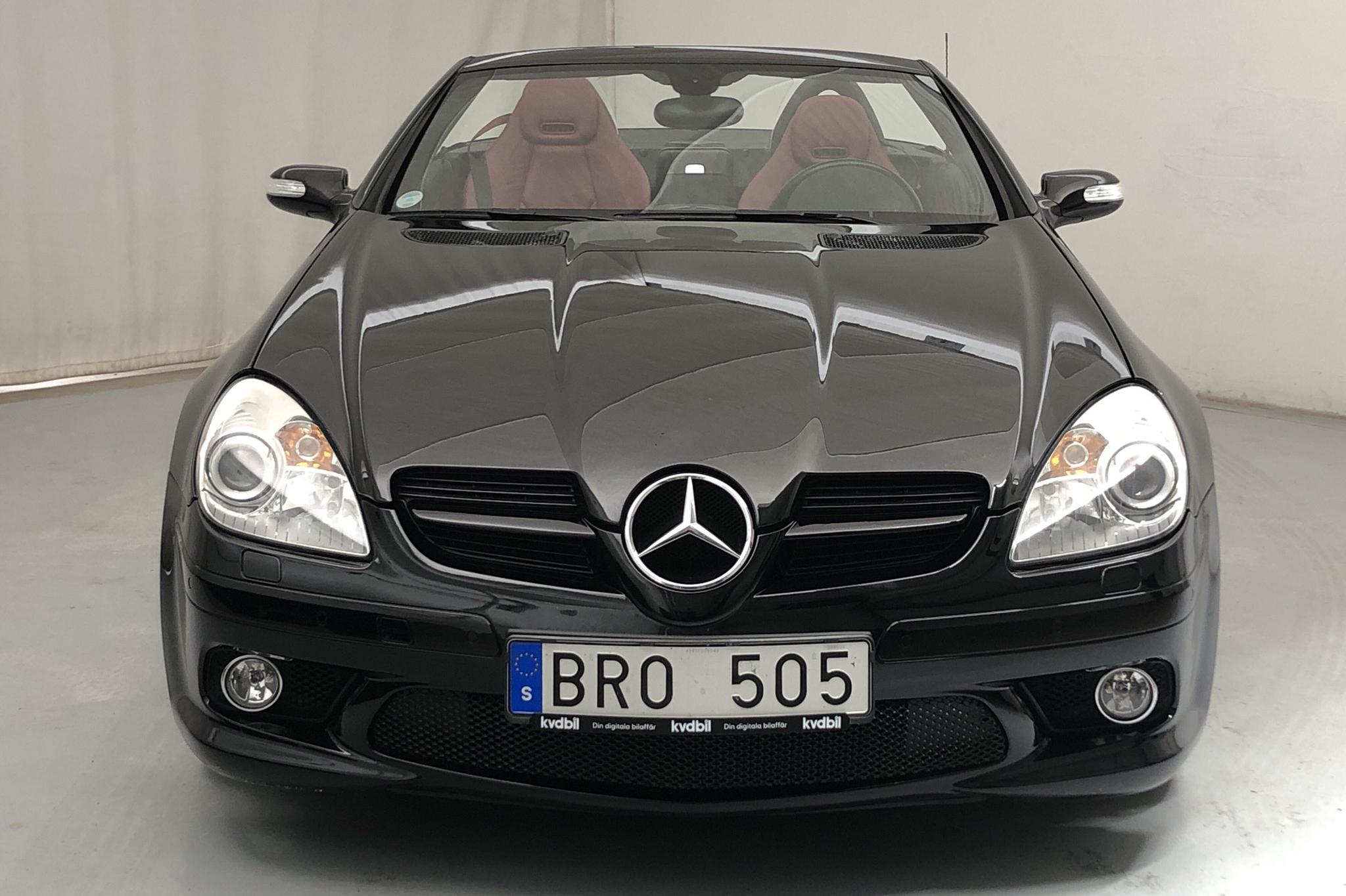 Mercedes SLK 350 R171 (272hk) - 7 918 mil - Manuell - svart - 2005