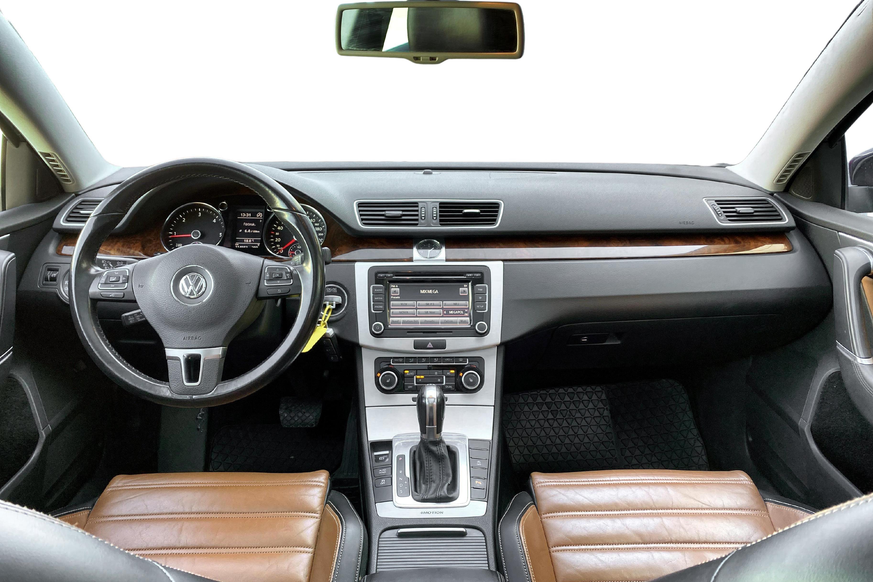 VW Passat 2.0 TDI BlueMotion Technology Variant 4Motion (170hk) - 31 498 mil - Automat - Dark Blue - 2012