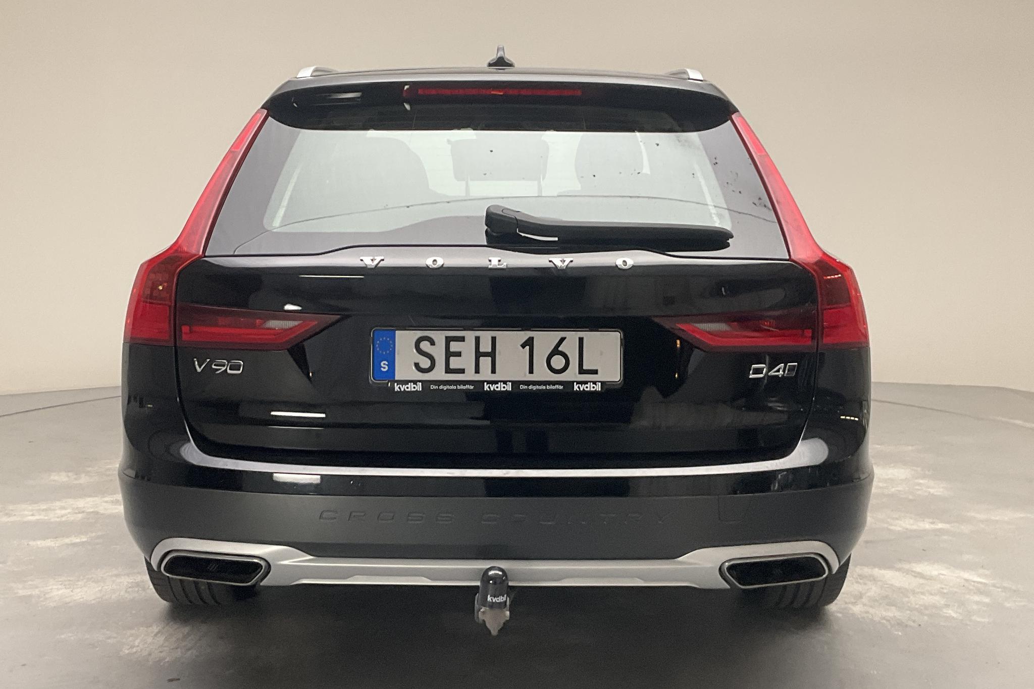 Volvo V90 D4 Cross Country AWD (190hk) - 8 051 mil - Automat - svart - 2019