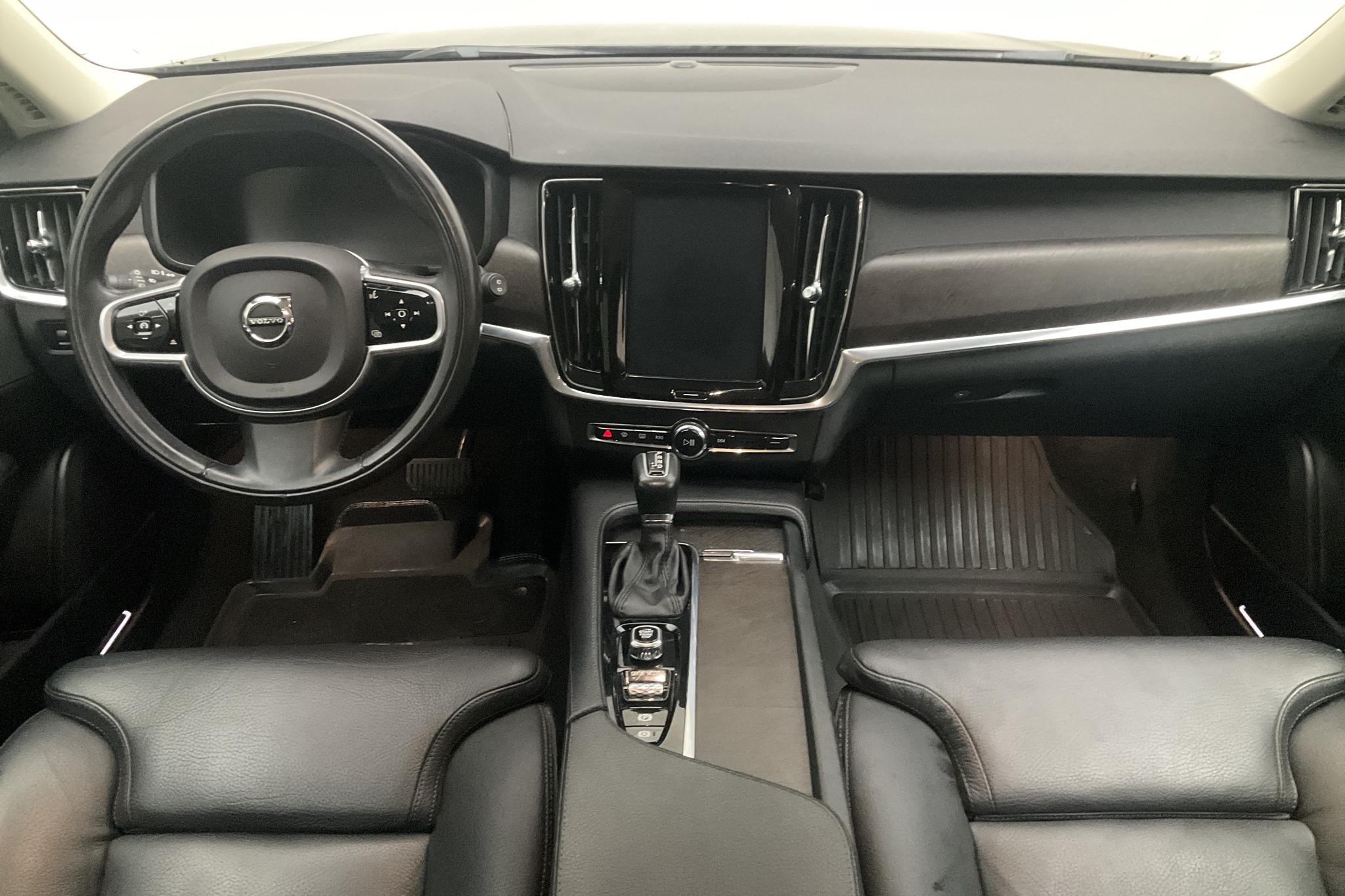 Volvo V90 D4 Cross Country AWD (190hk) - 8 051 mil - Automat - svart - 2019