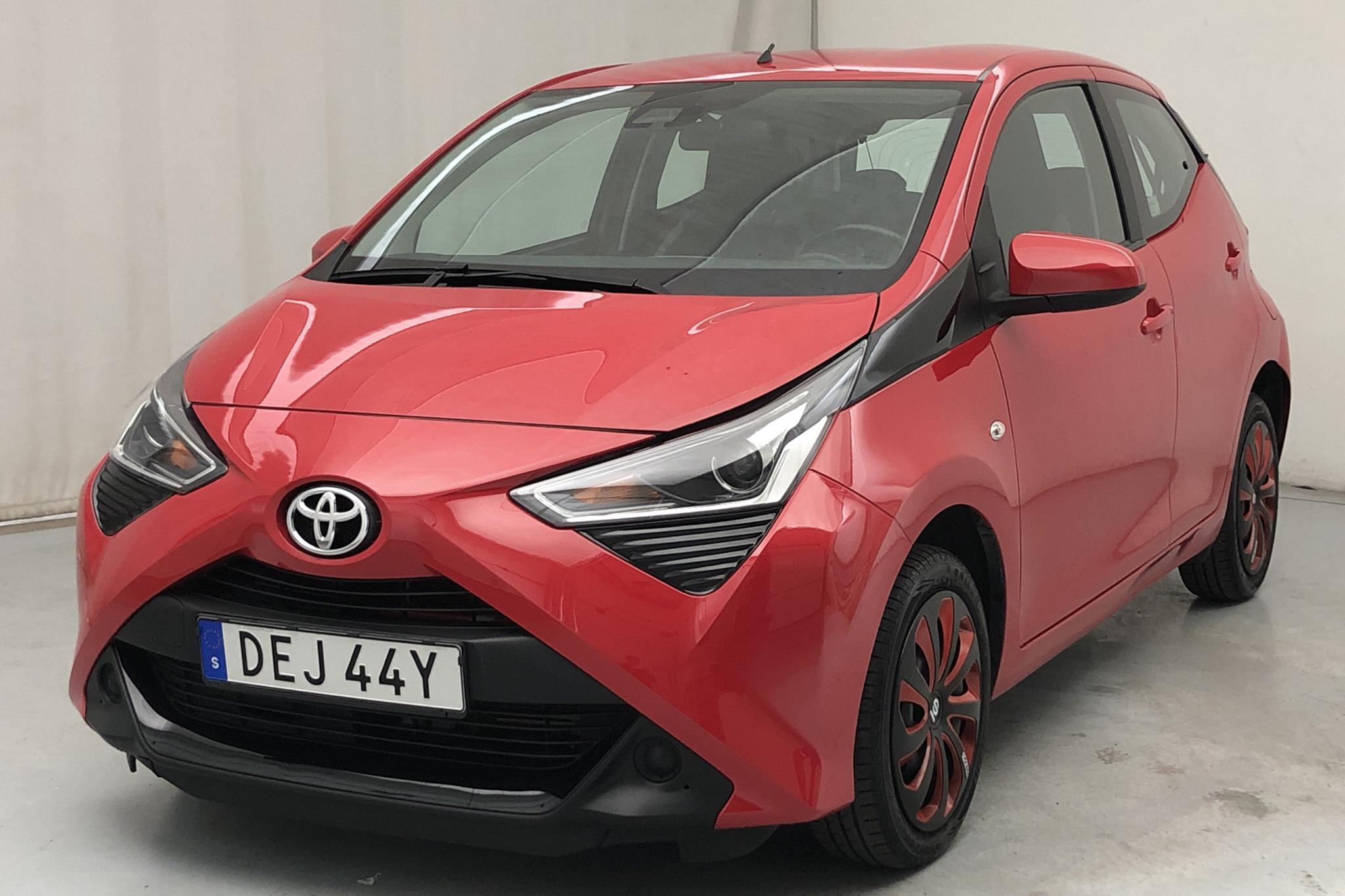 Toyota Aygo 1.0 5dr (72hk) - 5 955 mil - Automat - röd - 2019