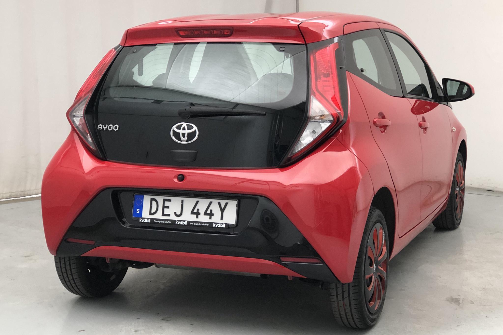 Toyota Aygo 1.0 5dr (72hk) - 5 955 mil - Automat - röd - 2019