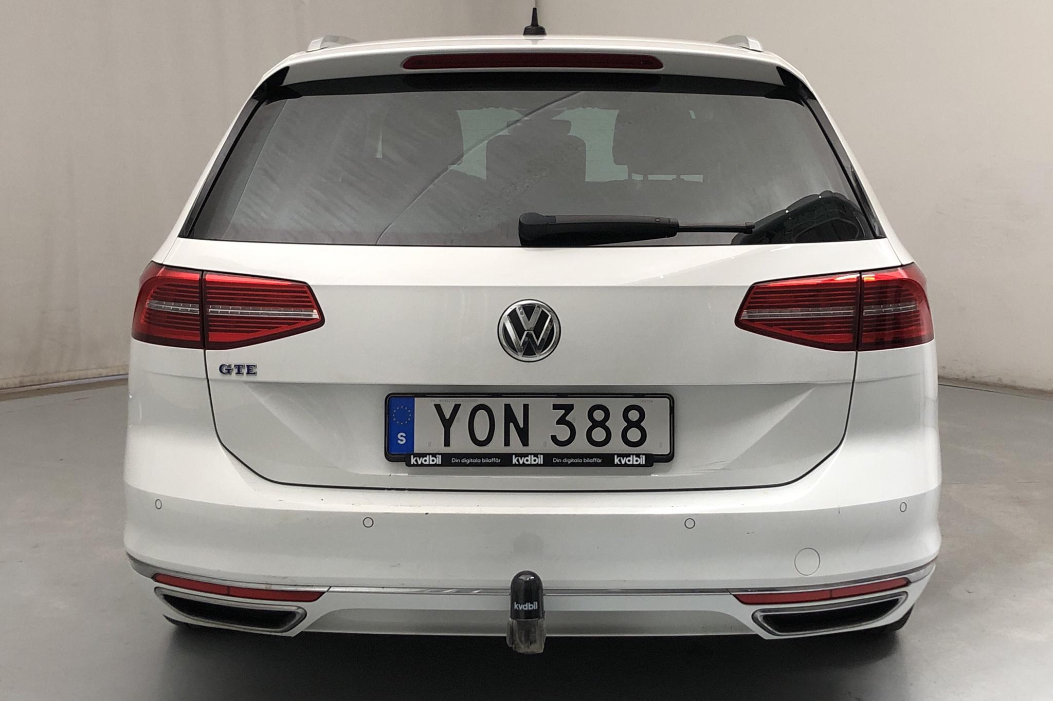 VW Passat 1.4 Plug-in-Hybrid Sportscombi (218hk) - 7 596 mil - Automat - vit - 2018