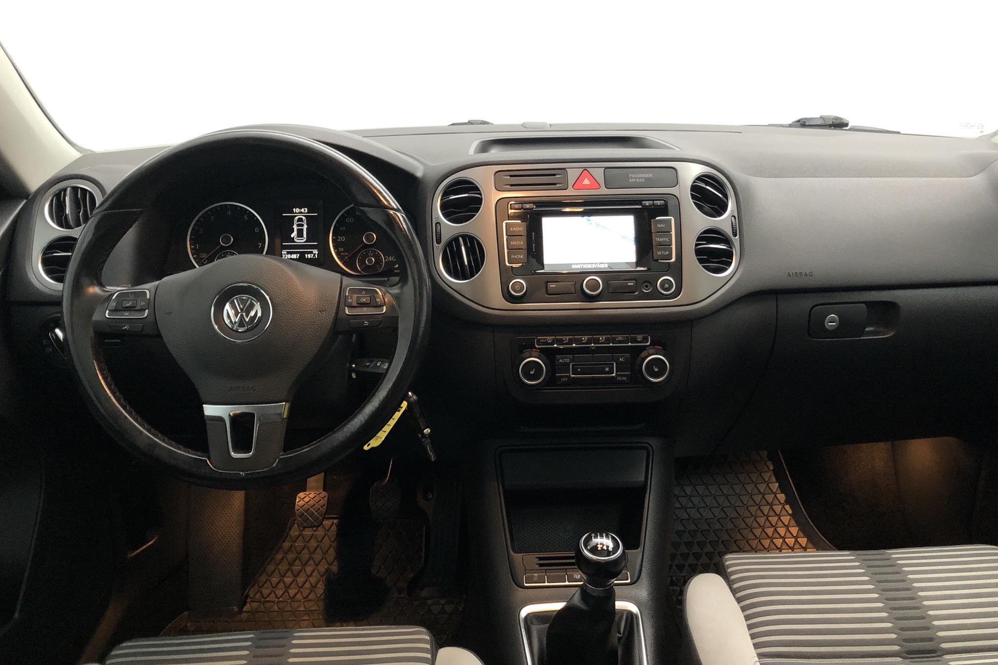 VW Tiguan 2.0 TFSI (170hk) - 22 048 mil - Manuell - svart - 2011